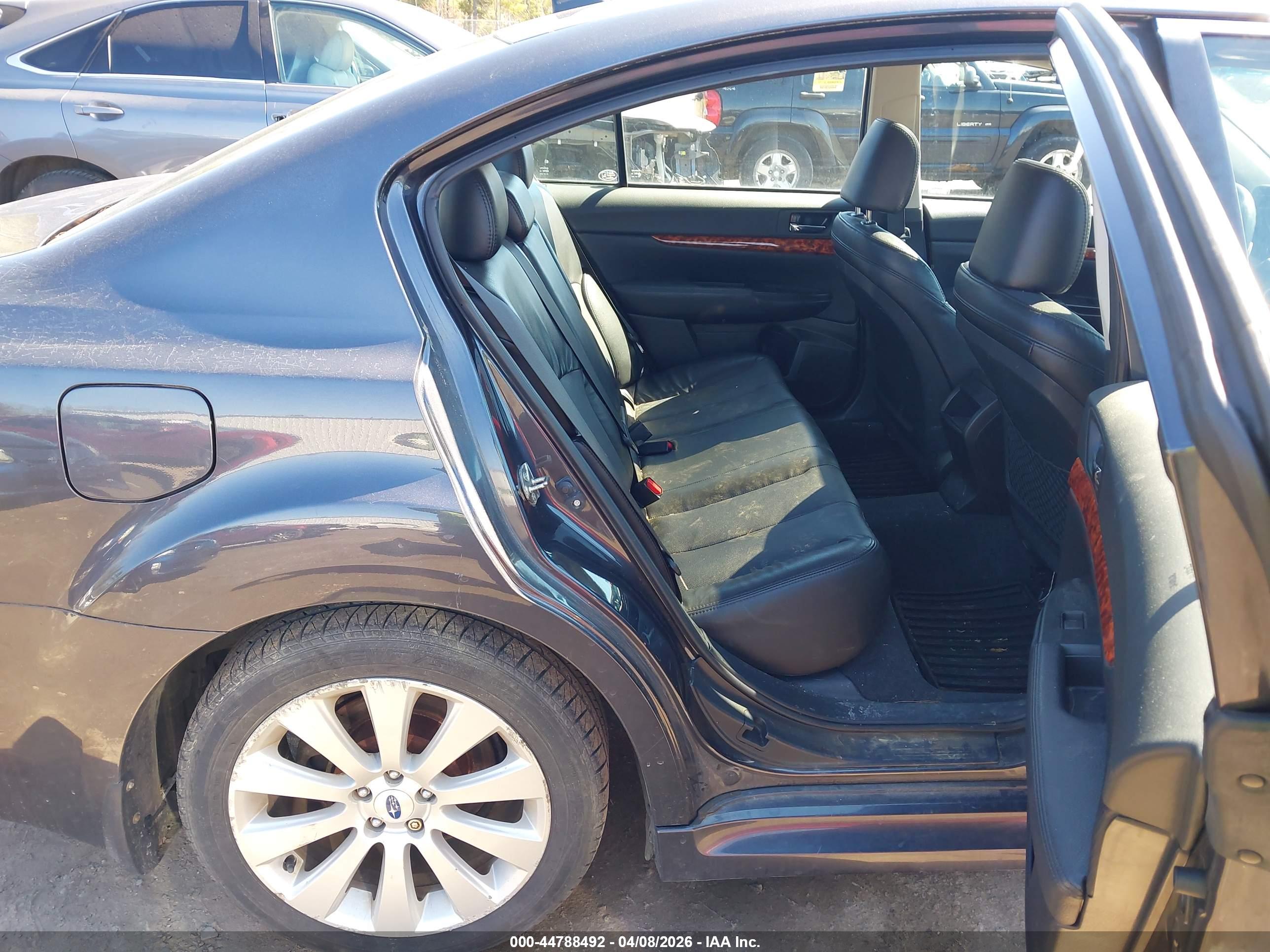 SUBARU LEGACY image 8