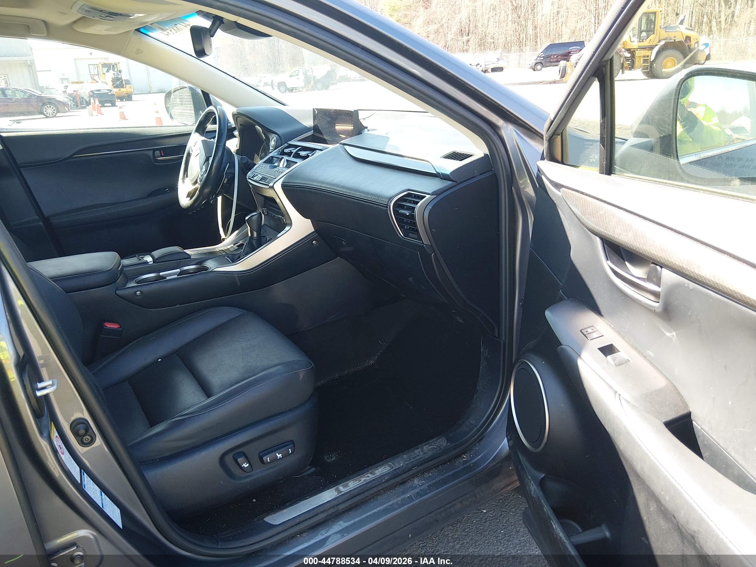 LEXUS NX image 5