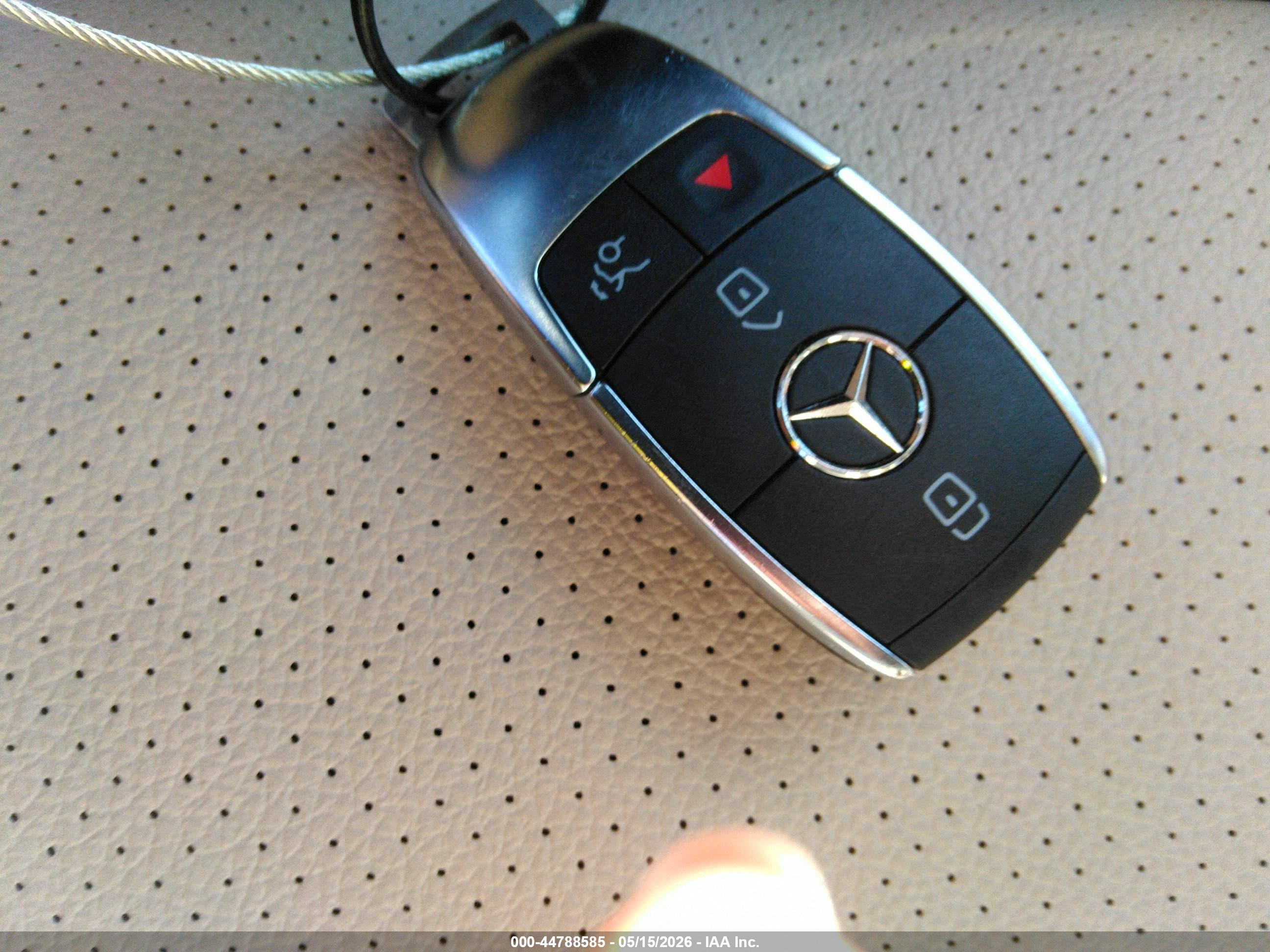 MERCEDES-BENZ GLS image 11