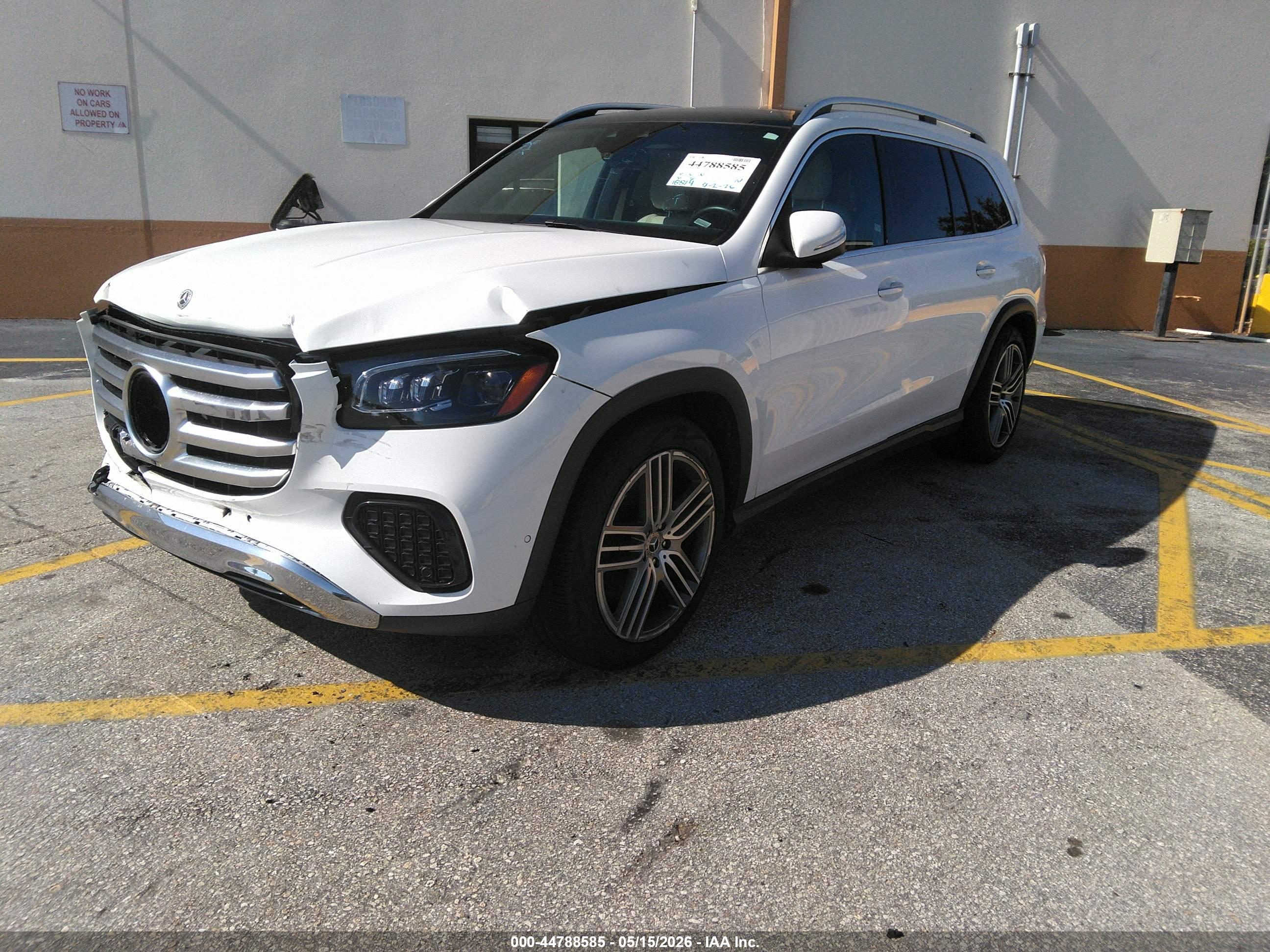 MERCEDES-BENZ GLS image 2