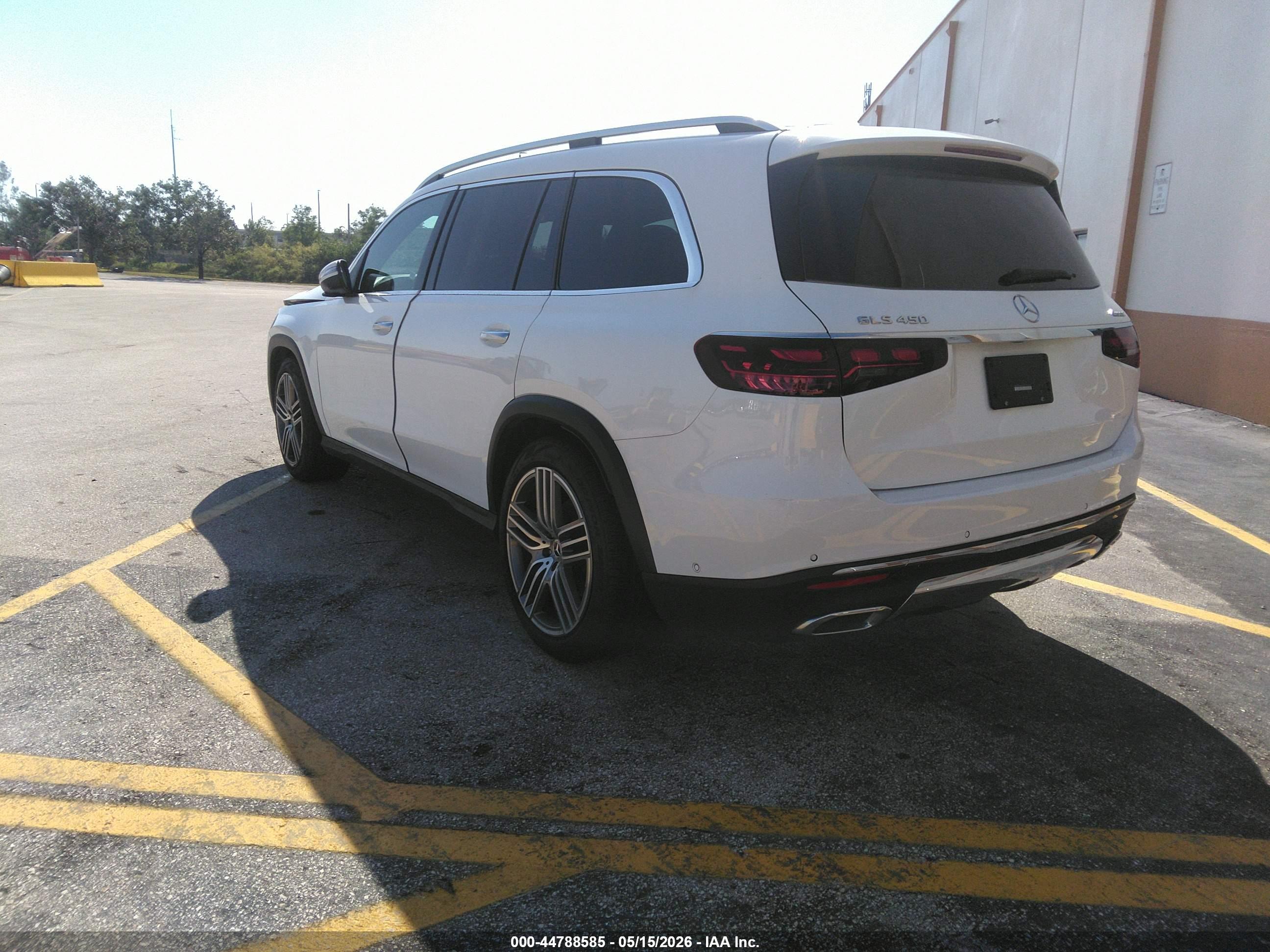 MERCEDES-BENZ GLS image 3