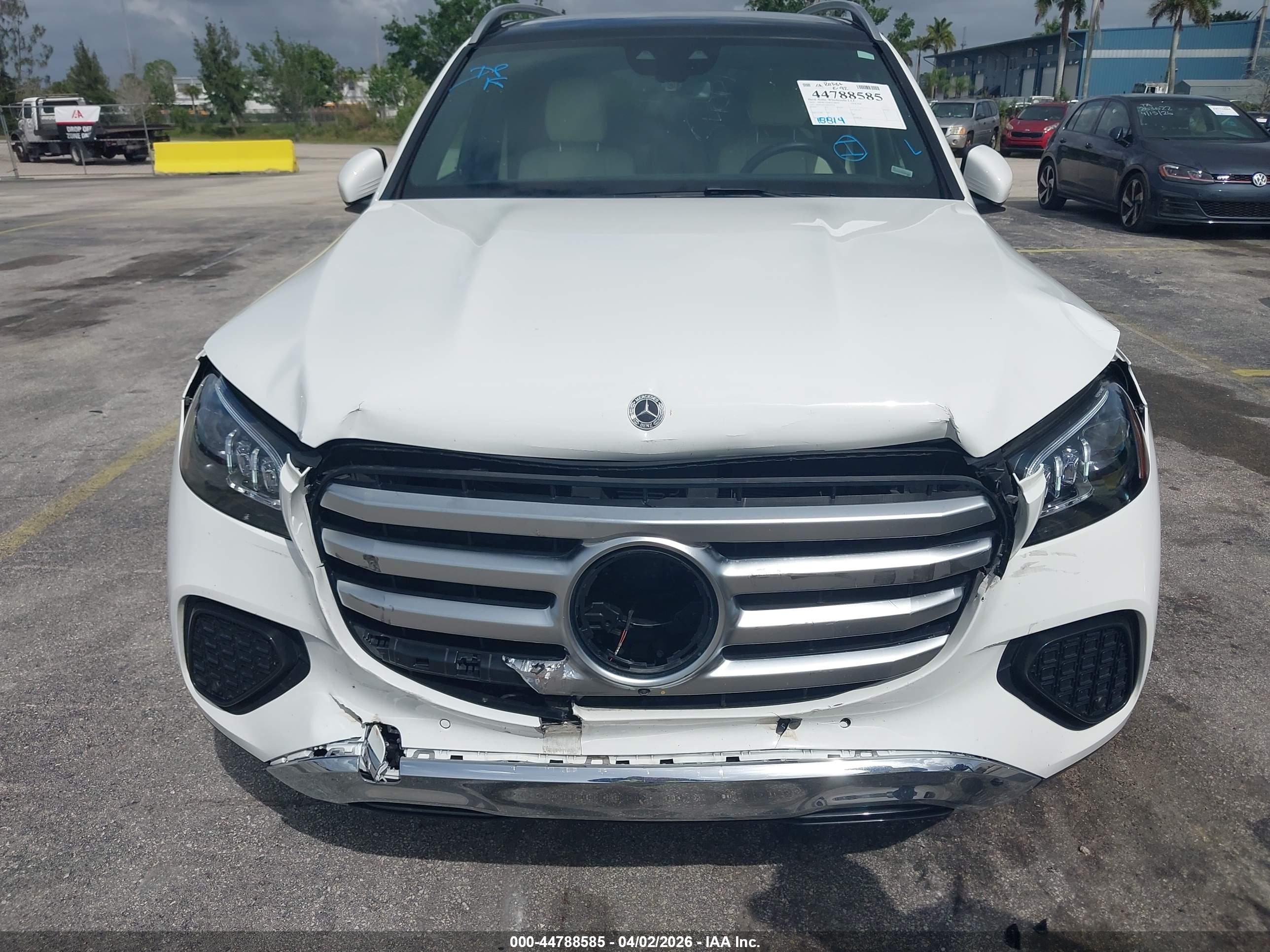 MERCEDES-BENZ GLS image 6