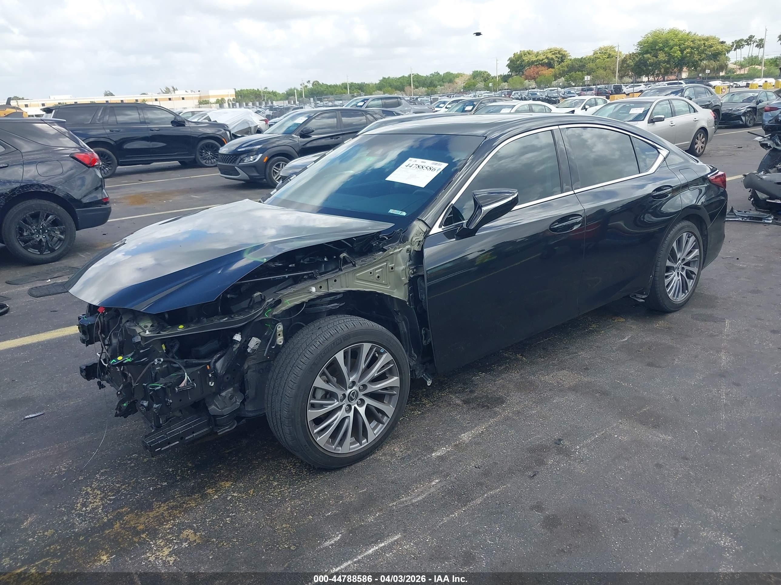 LEXUS ES image 2