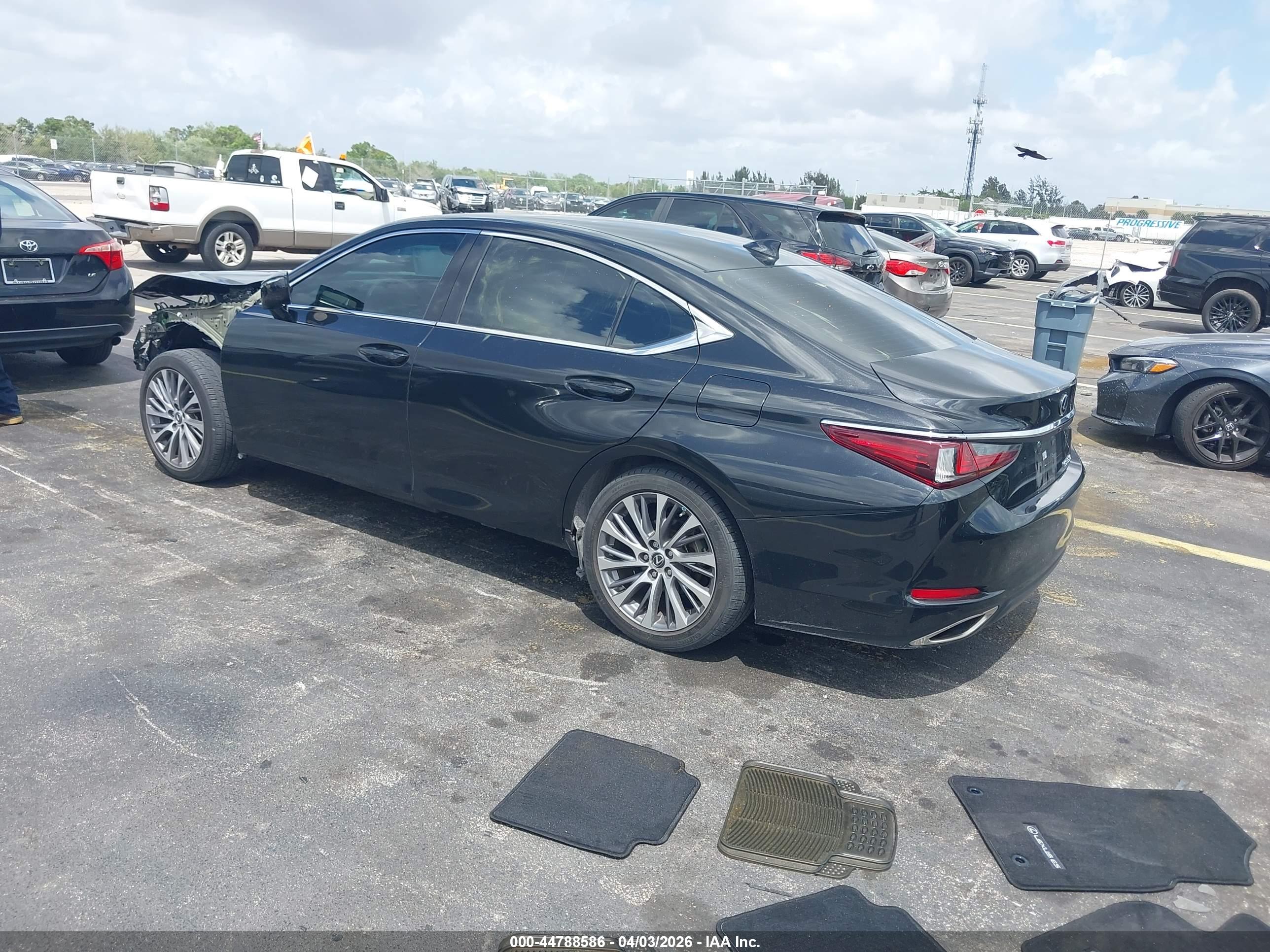 LEXUS ES image 3