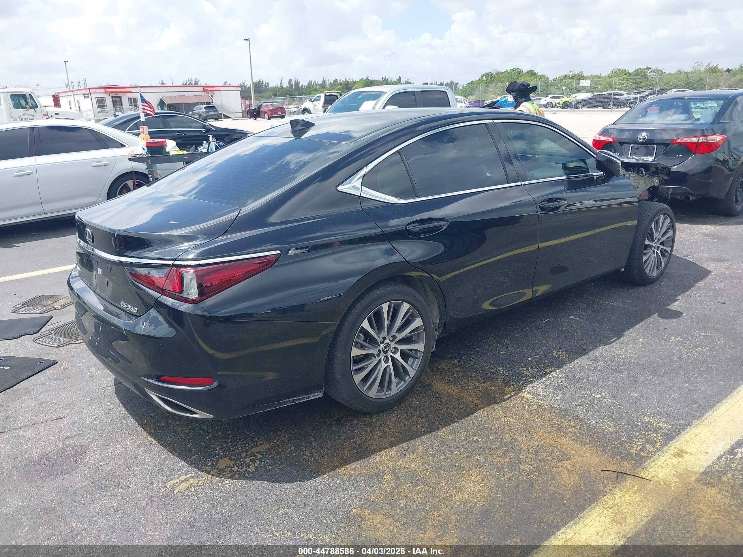 LEXUS ES image 4