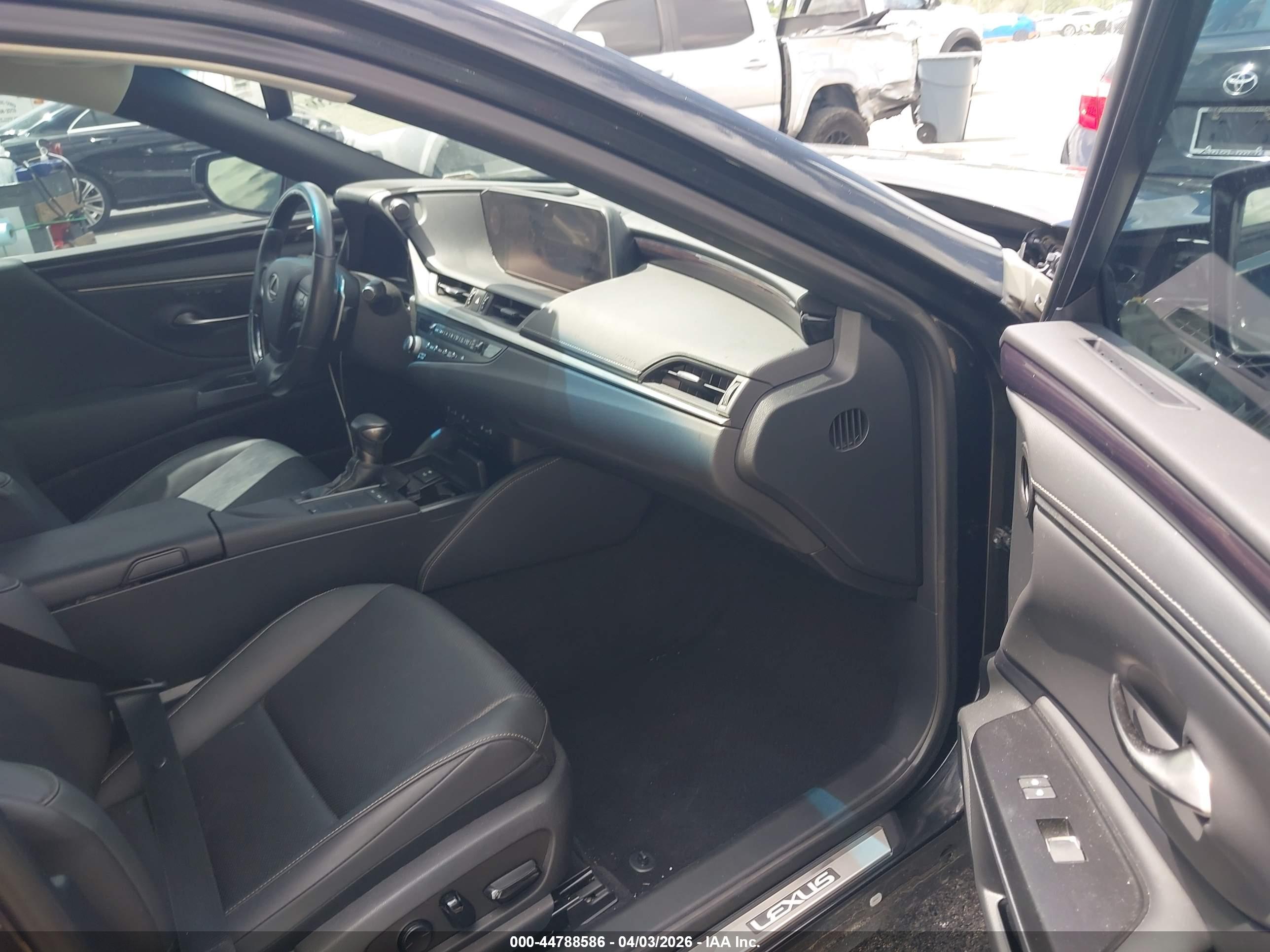 LEXUS ES image 5