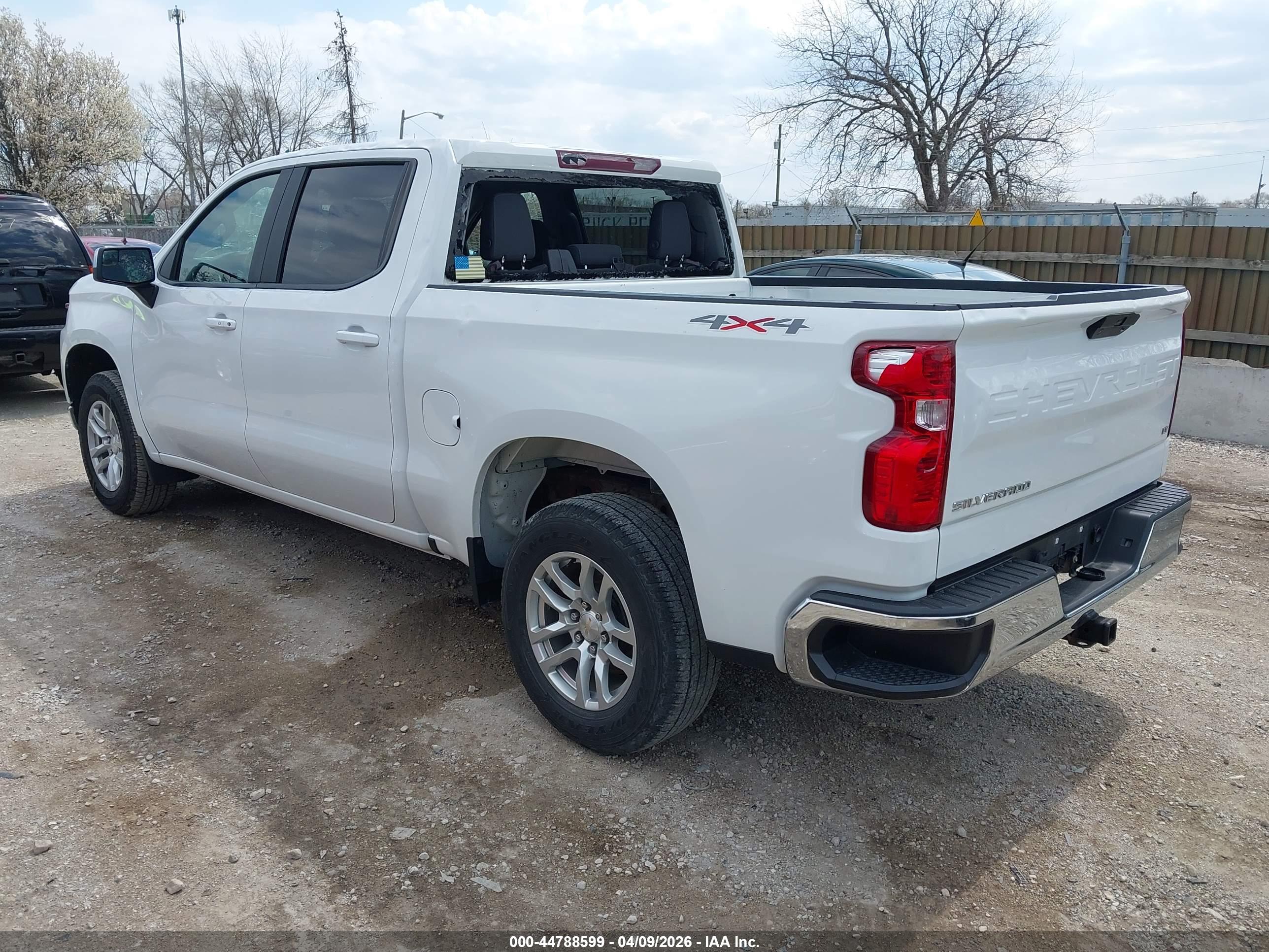 CHEVROLET SILVERADO image 3