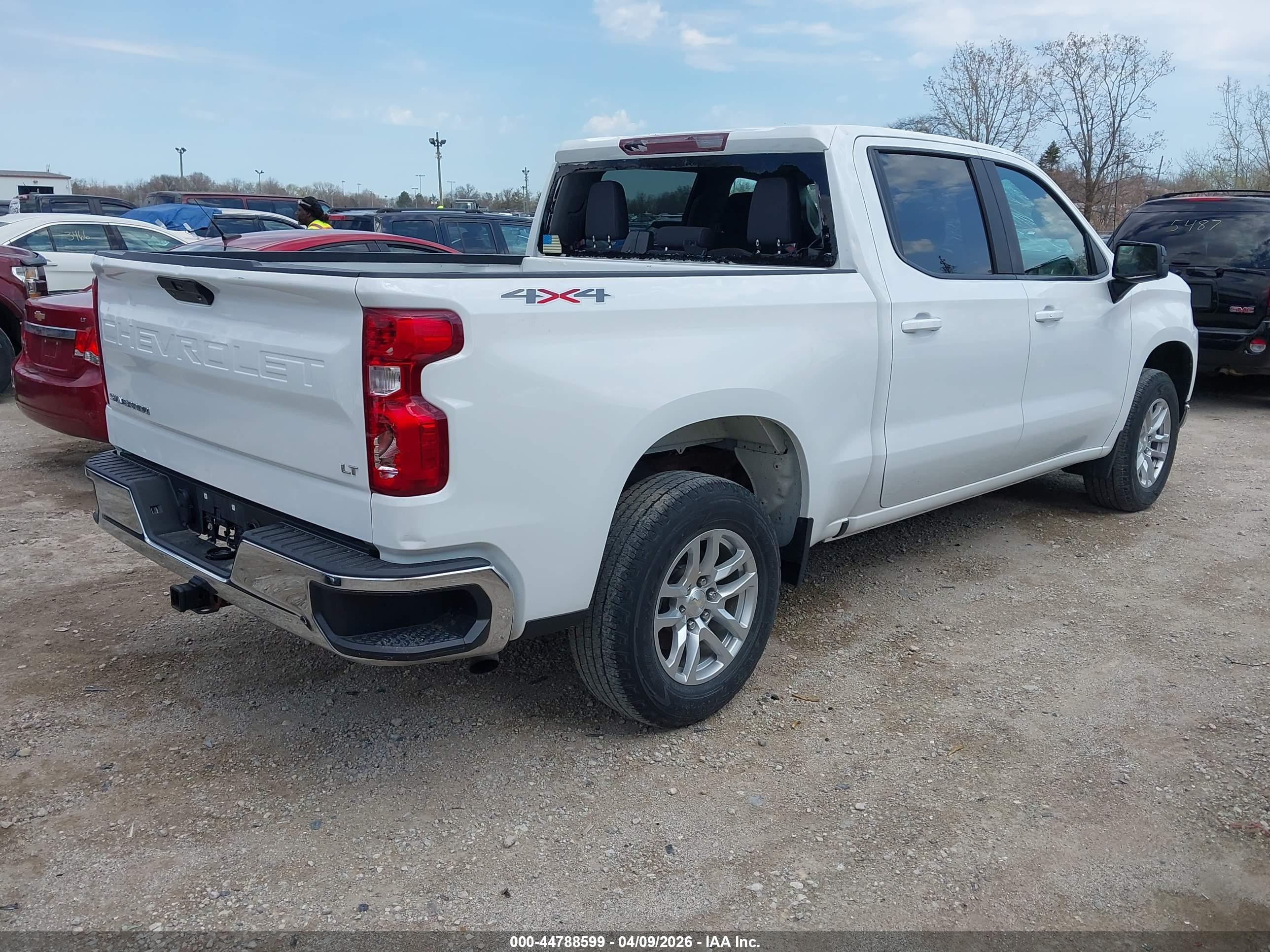 CHEVROLET SILVERADO image 4