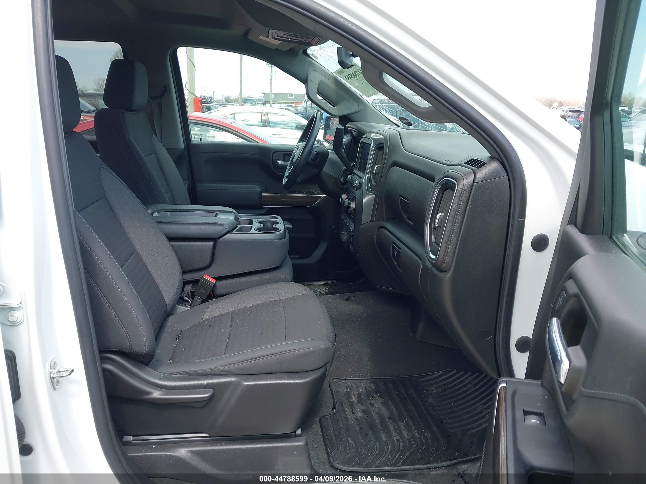 CHEVROLET SILVERADO image 5
