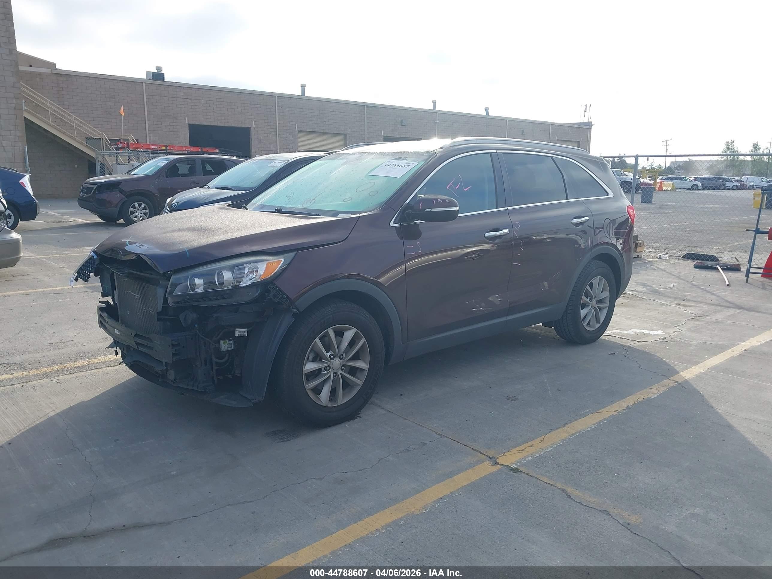 KIA SORENTO image 2