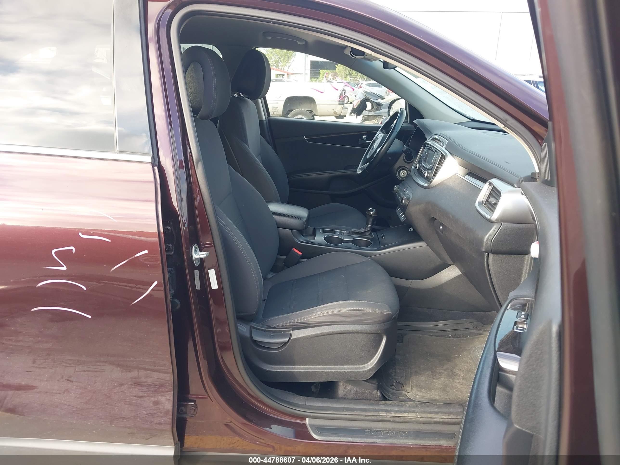 KIA SORENTO image 5