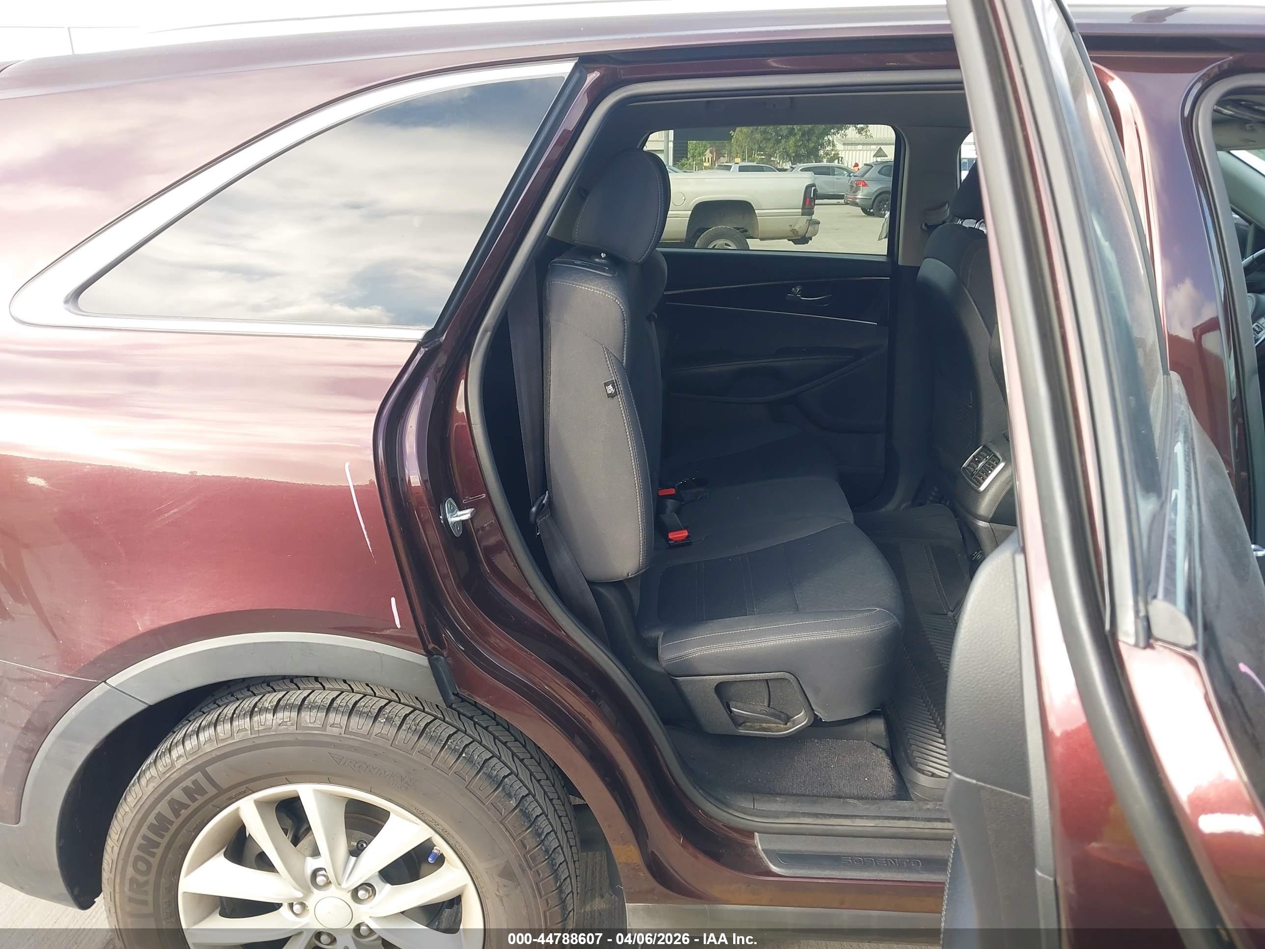 KIA SORENTO image 8
