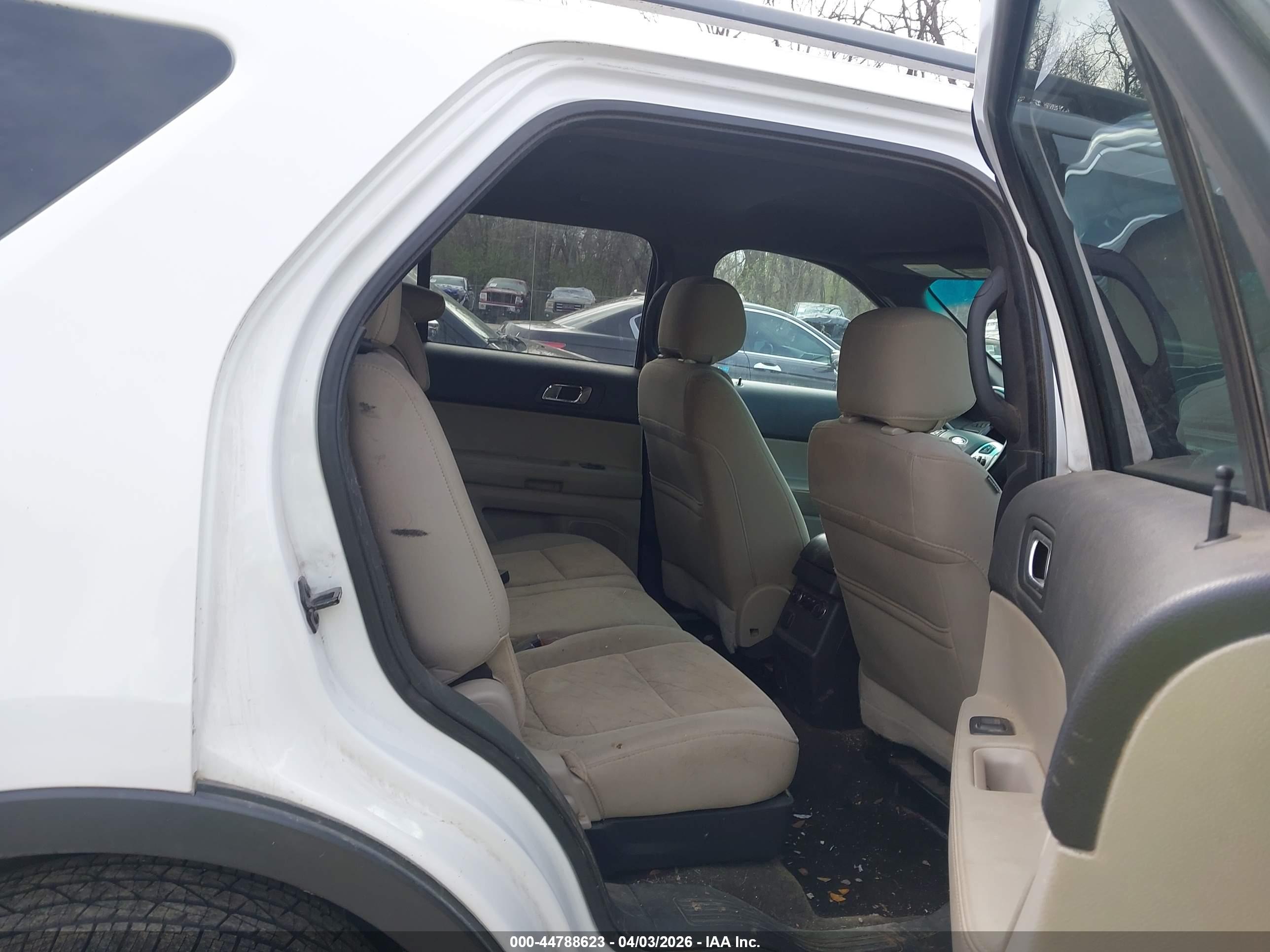 FORD EXPLORER image 8