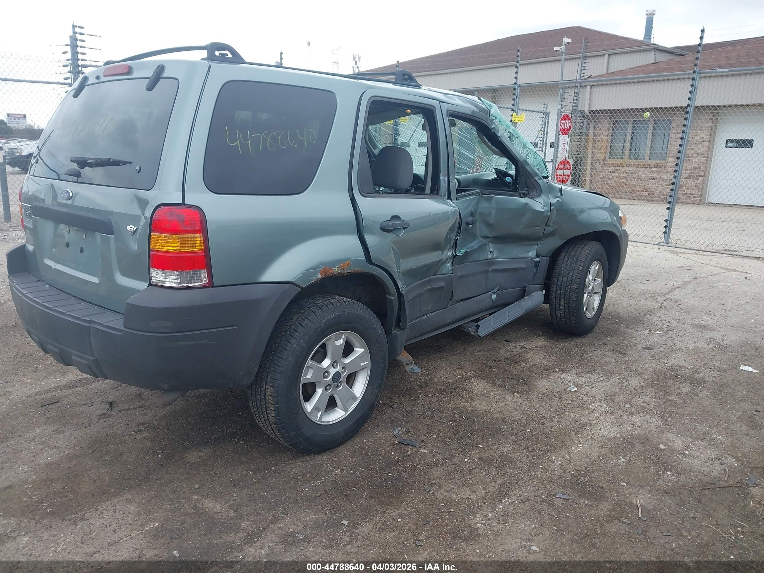 FORD ESCAPE image 4