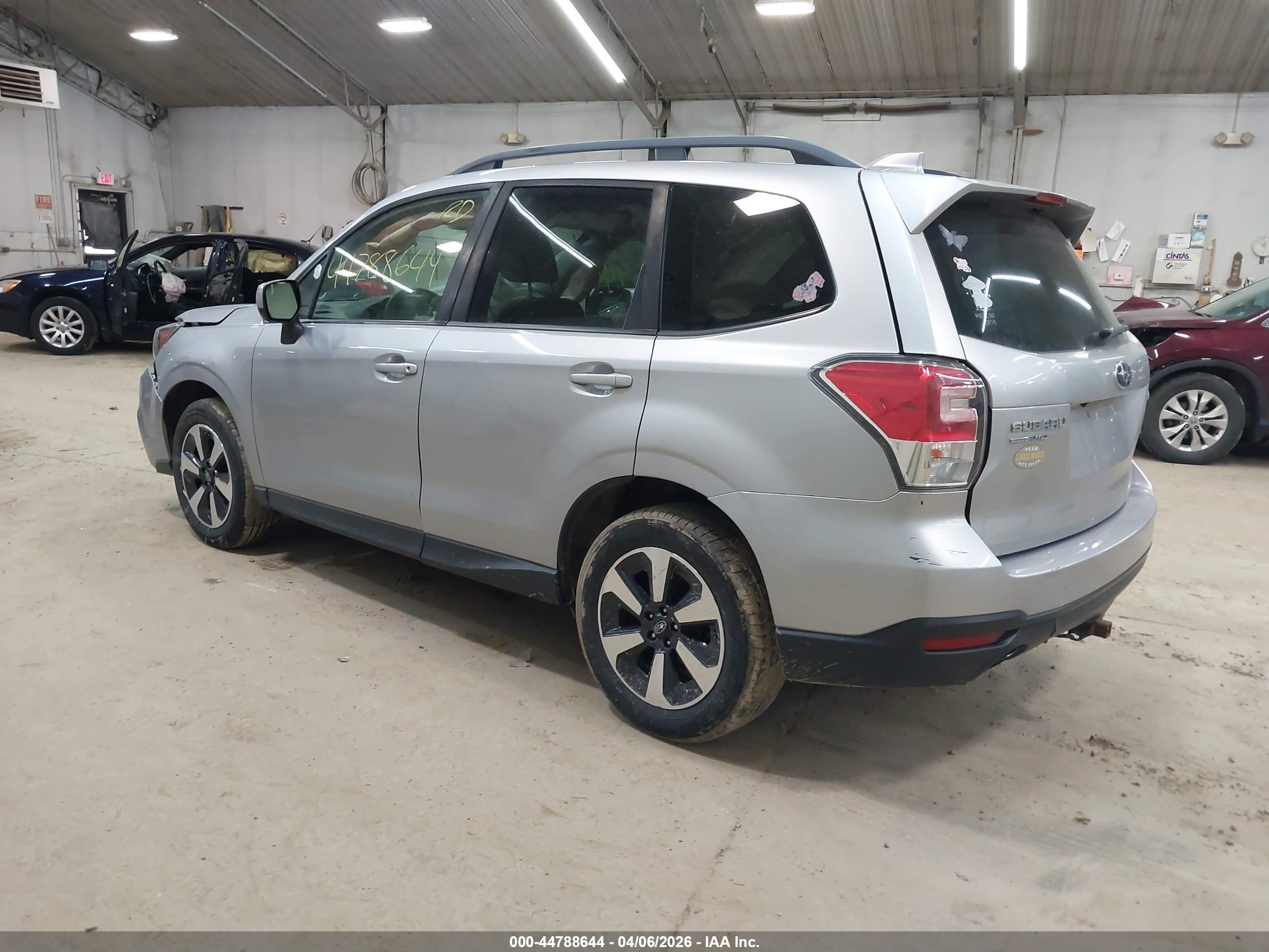 SUBARU FORESTER image 3