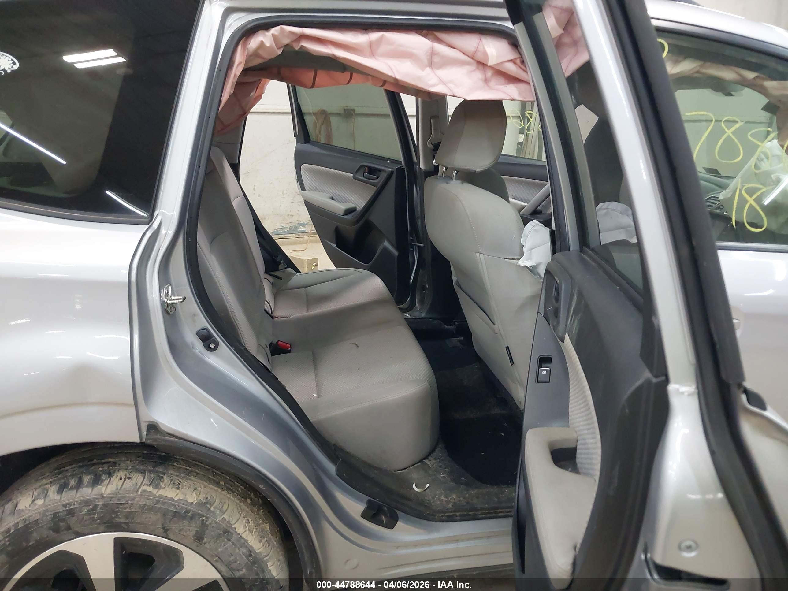 SUBARU FORESTER image 8