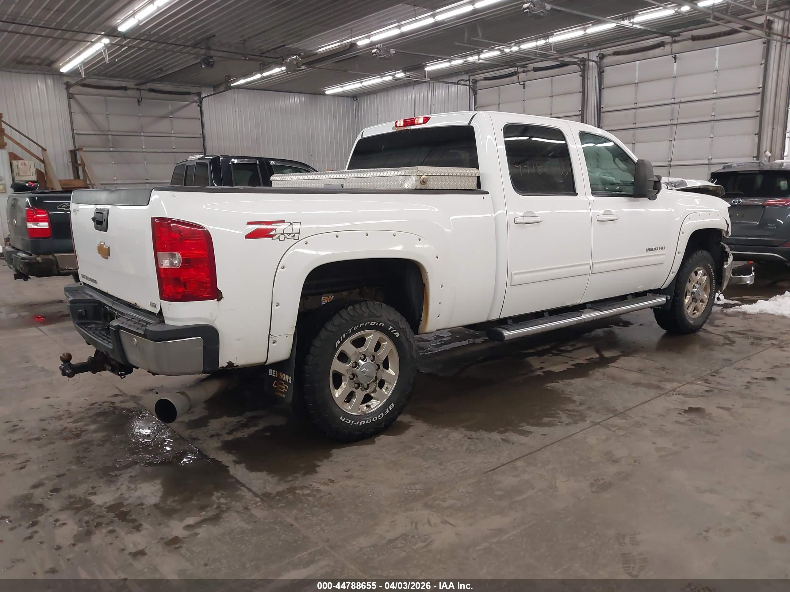 CHEVROLET SILVERADO image 4