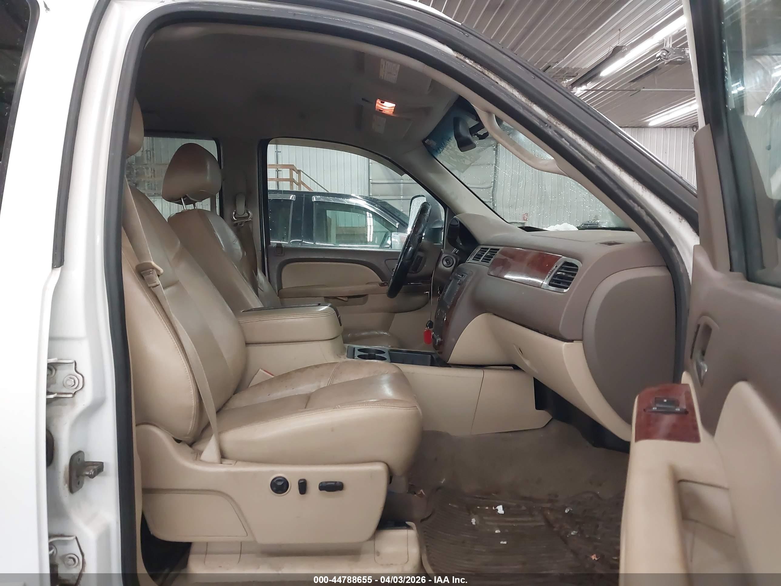 CHEVROLET SILVERADO image 5