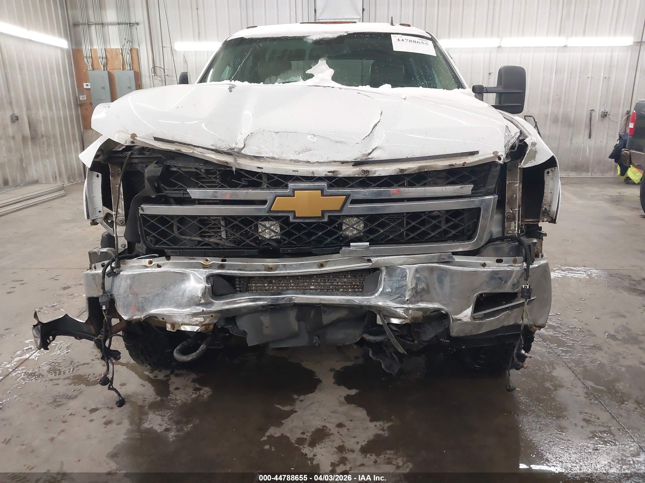 CHEVROLET SILVERADO image 6