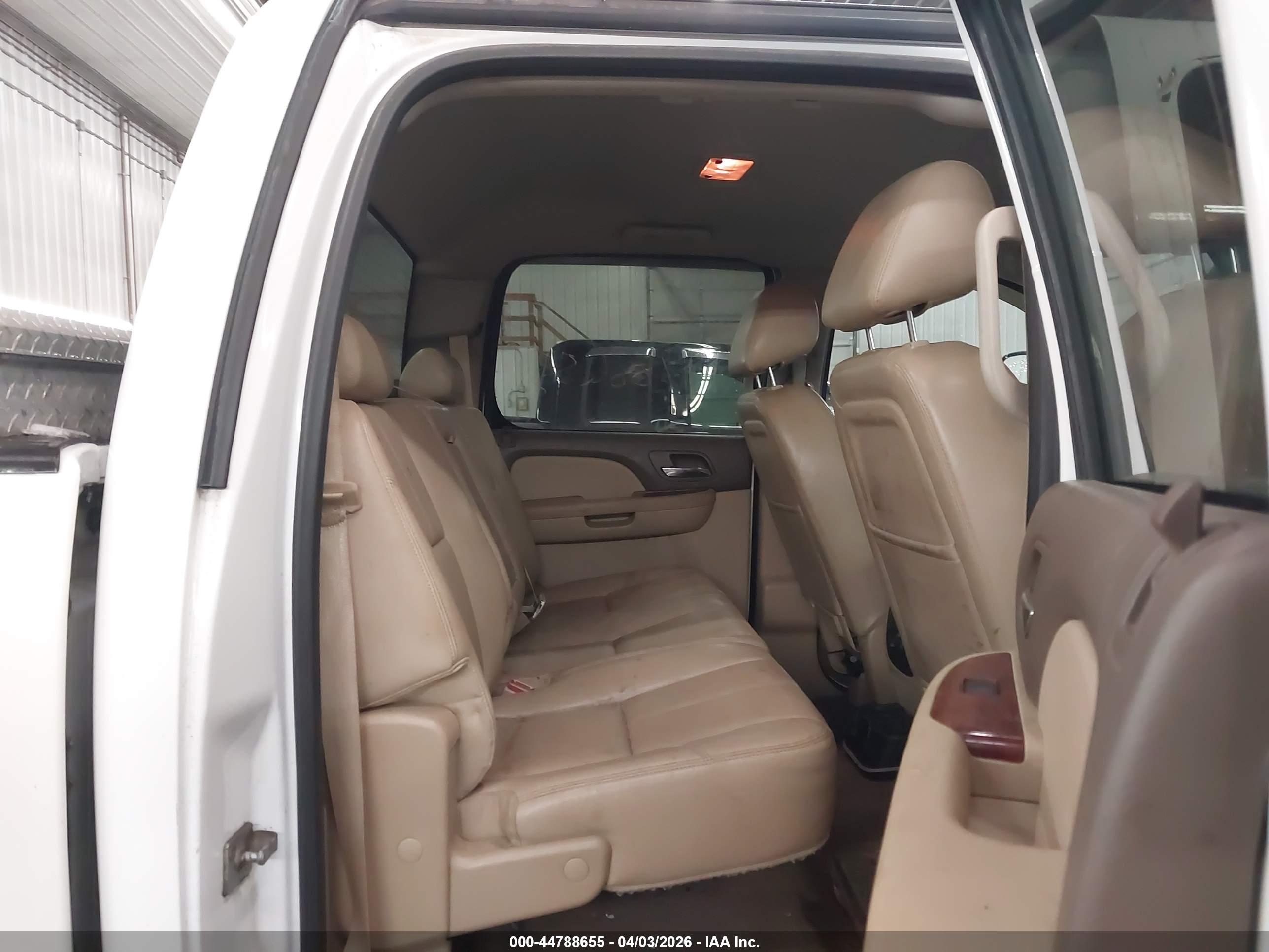 CHEVROLET SILVERADO image 8