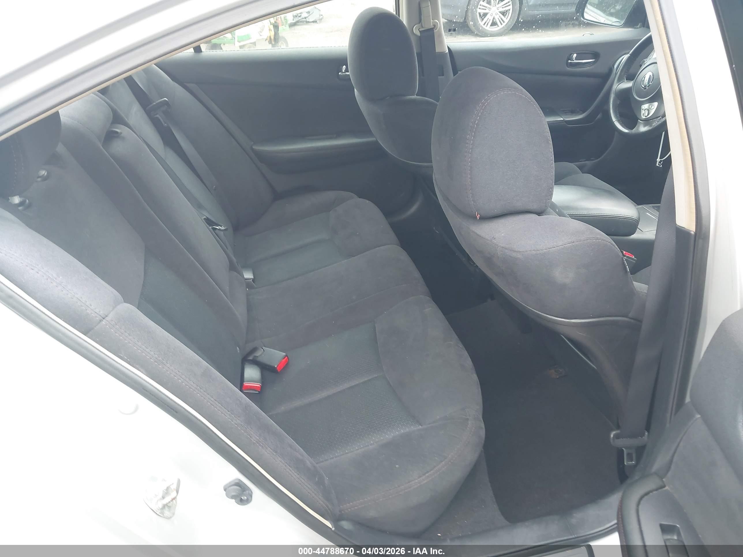 NISSAN MAXIMA image 8