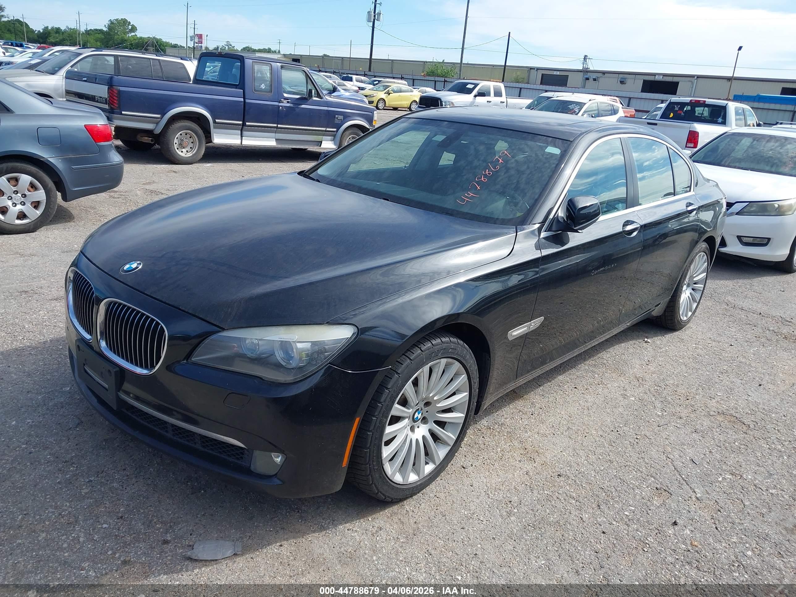 BMW 750I image 2
