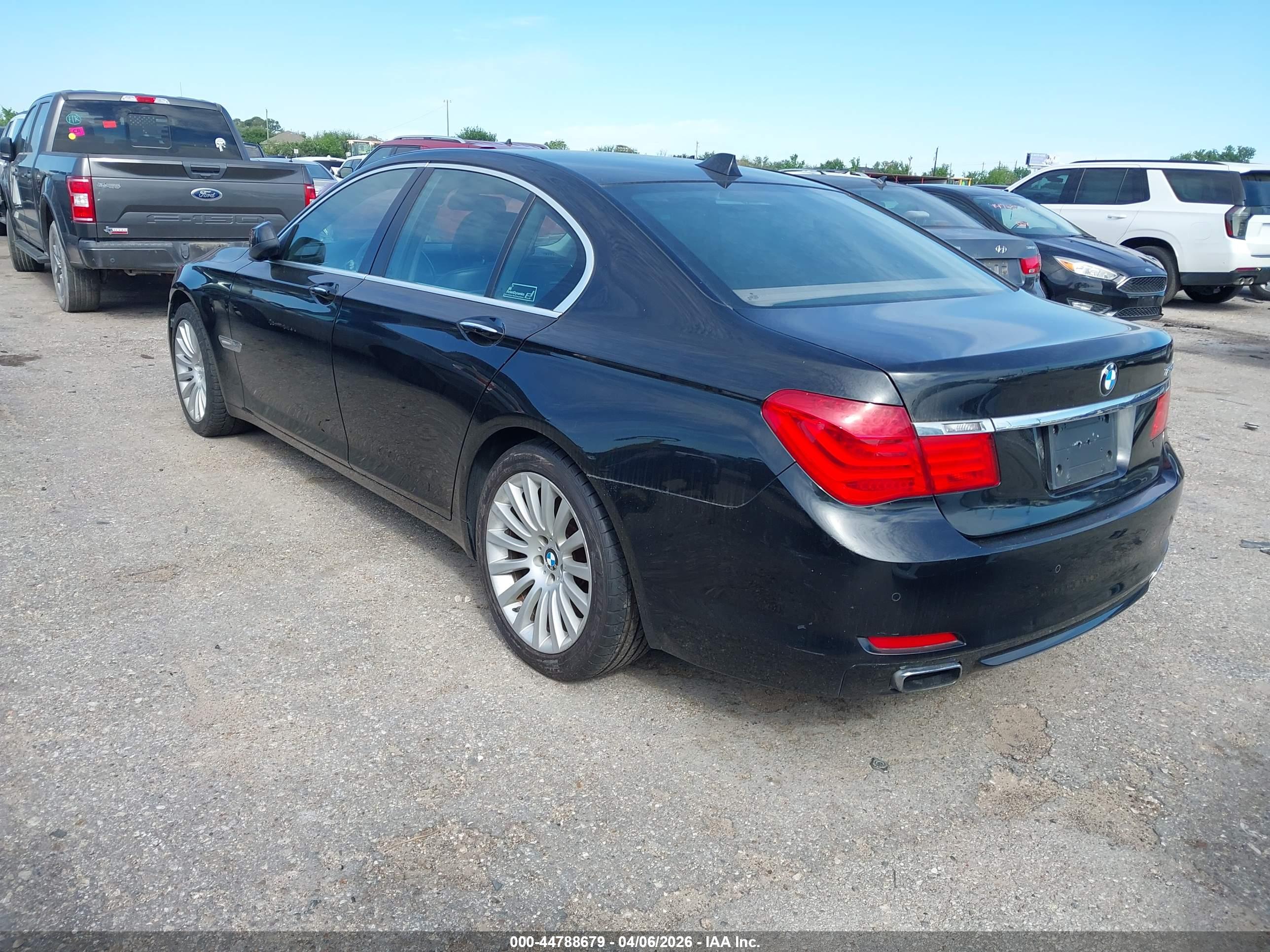 BMW 750I image 3
