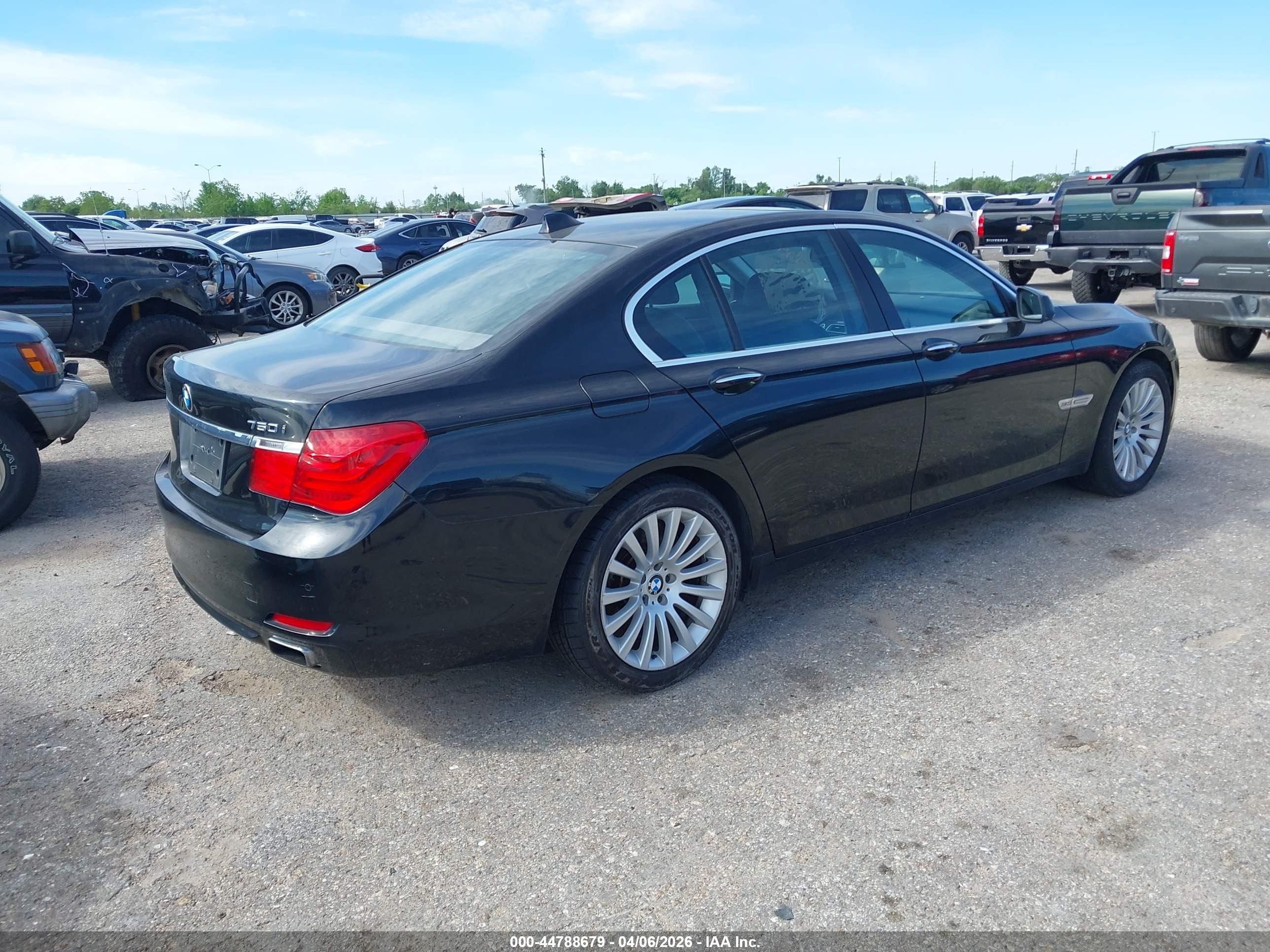 BMW 750I image 4