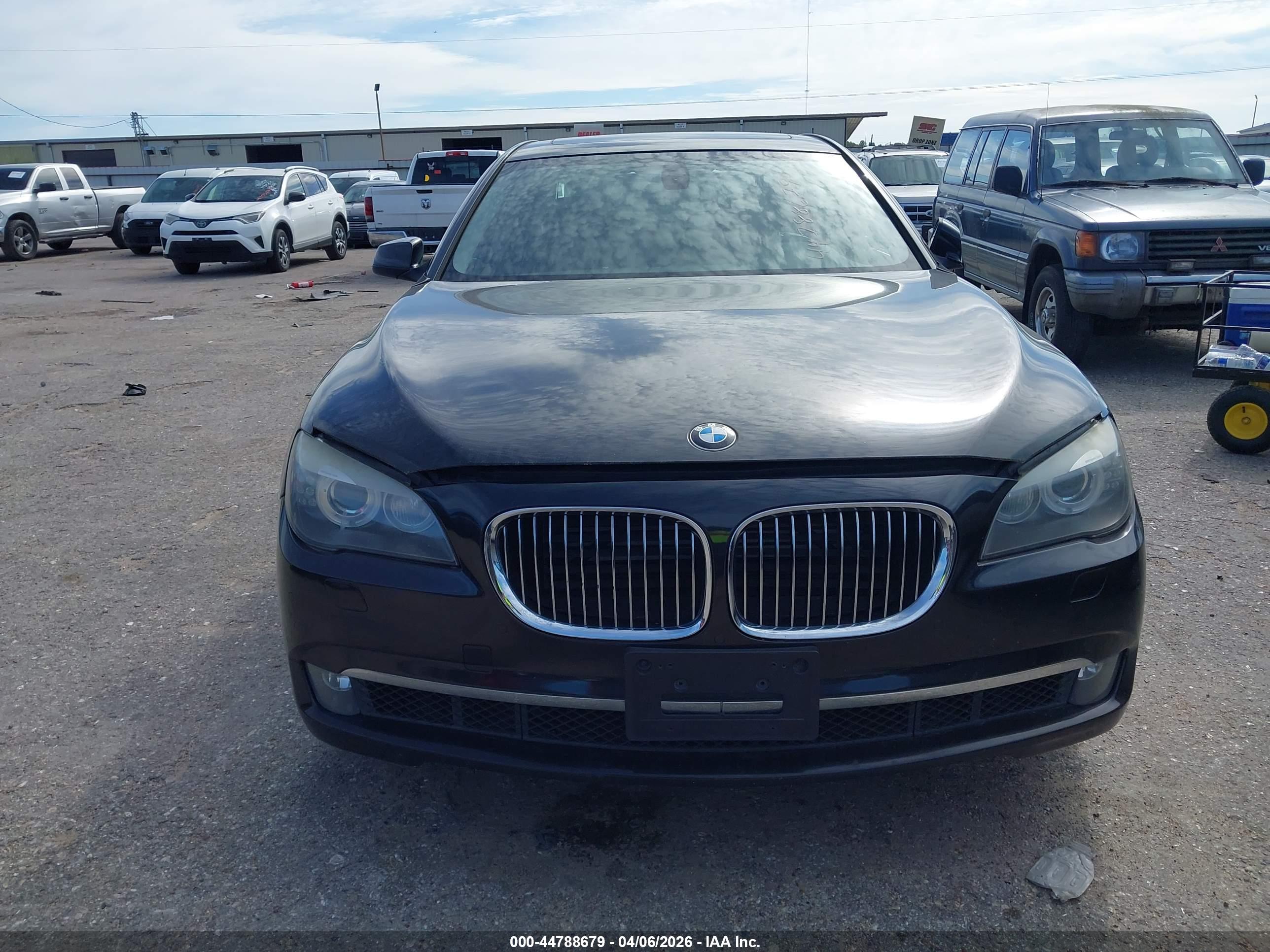 BMW 750I image 6