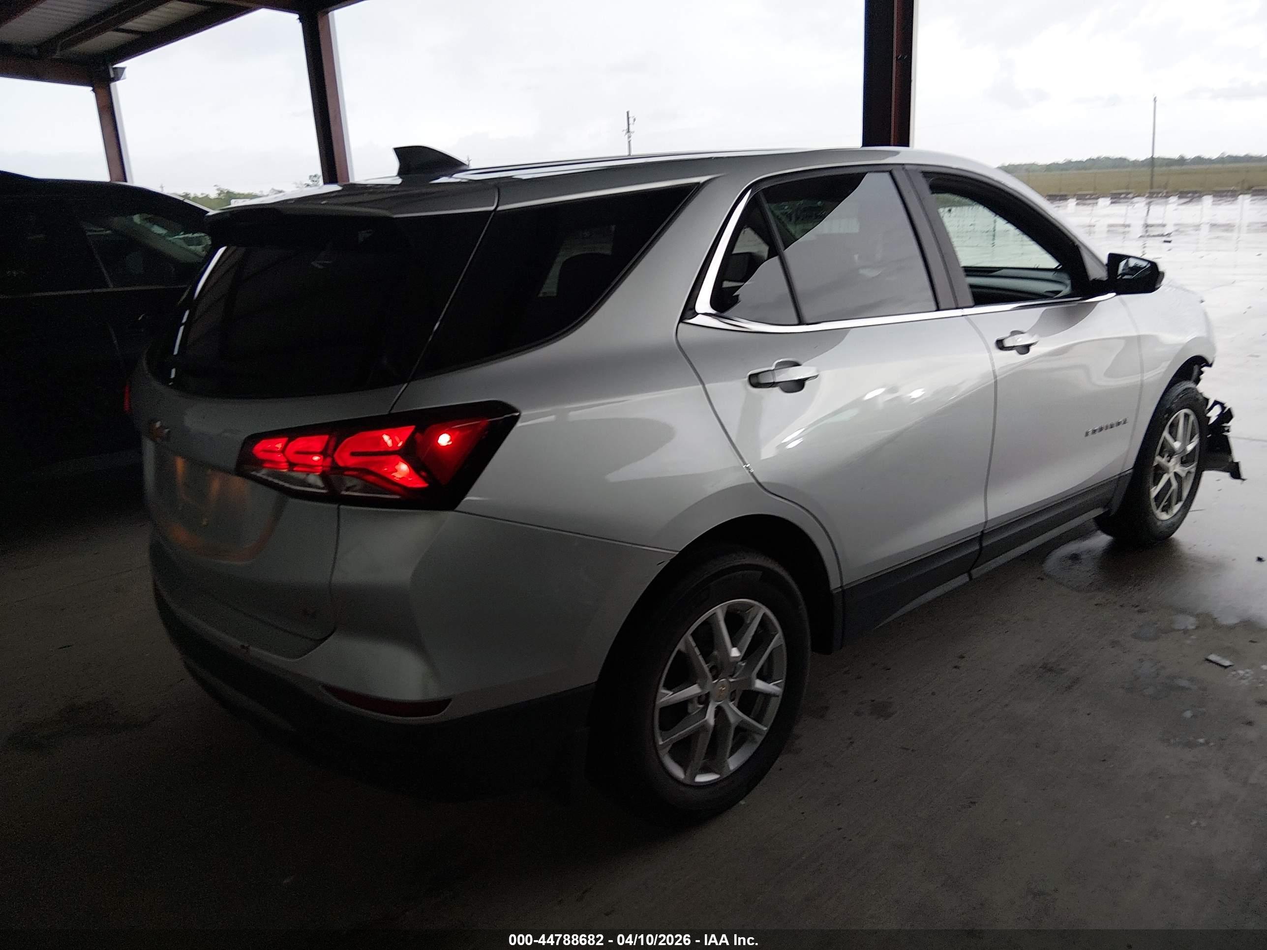 CHEVROLET EQUINOX image 4