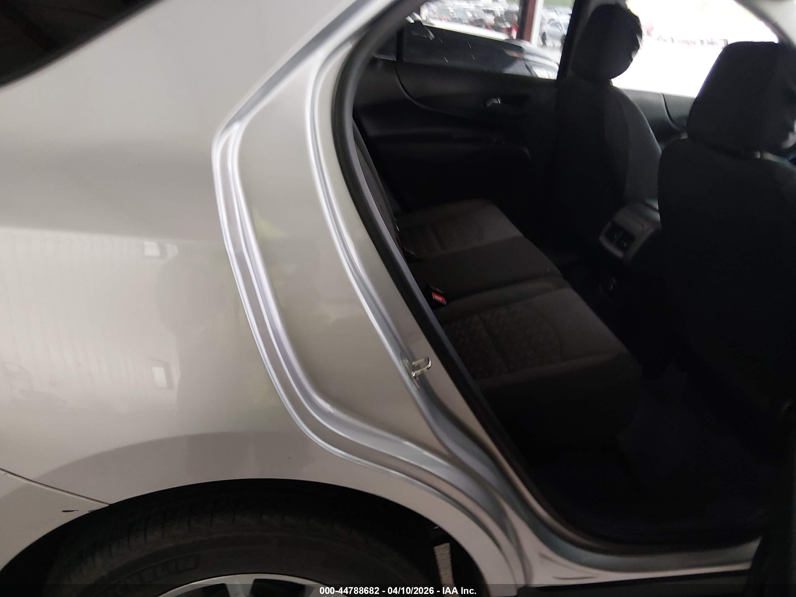 CHEVROLET EQUINOX image 8