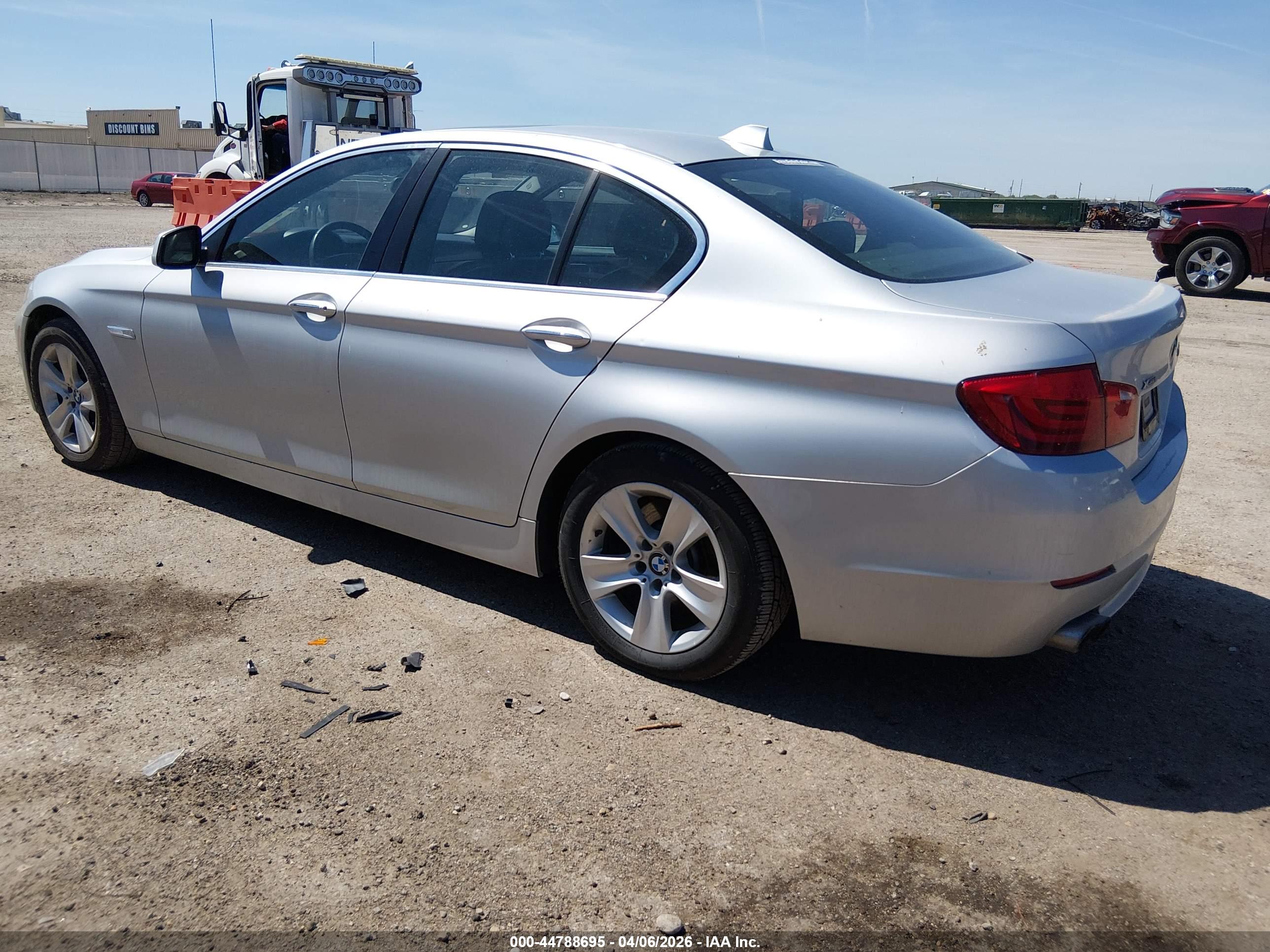 BMW 528I image 3