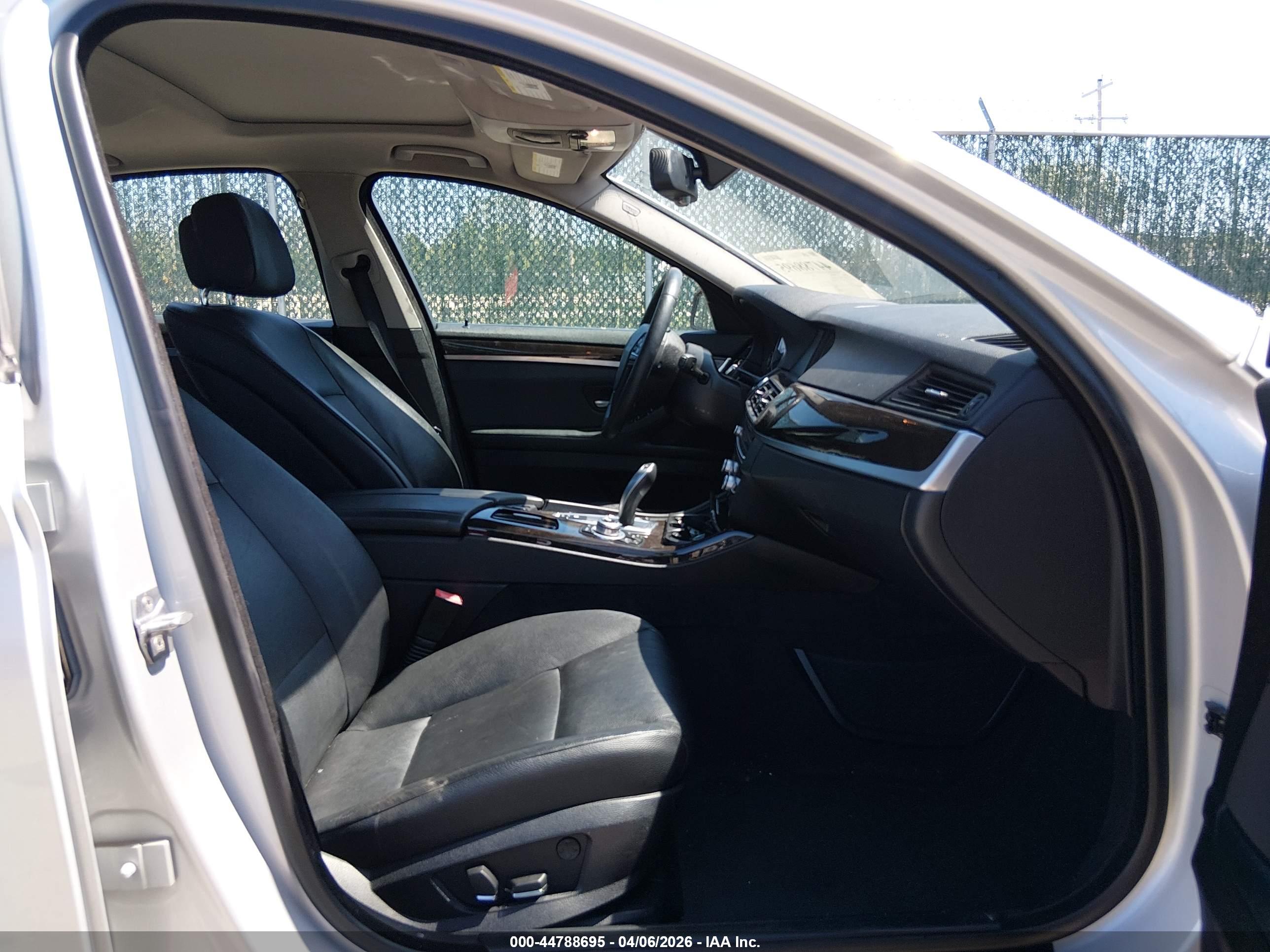 BMW 528I image 5