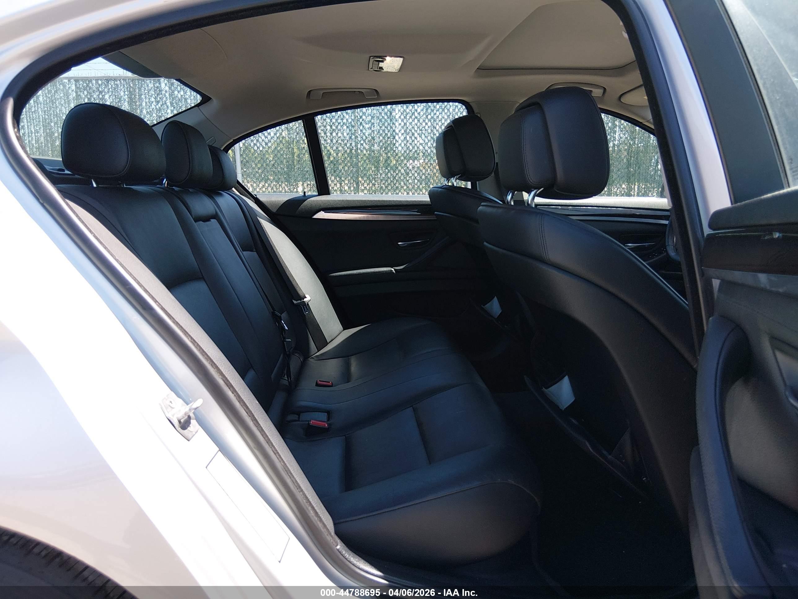 BMW 528I image 8