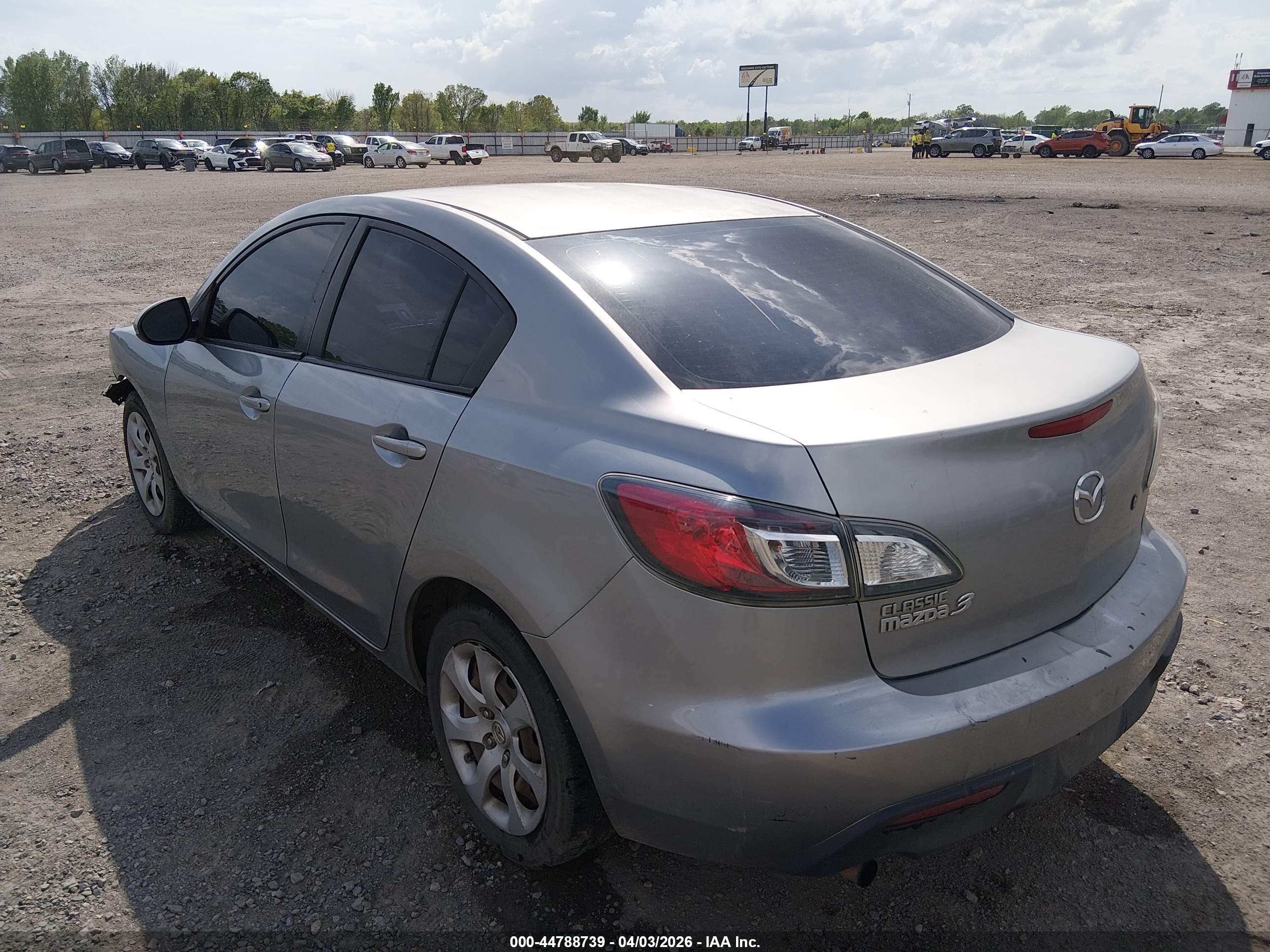 MAZDA MAZDA3 image 3