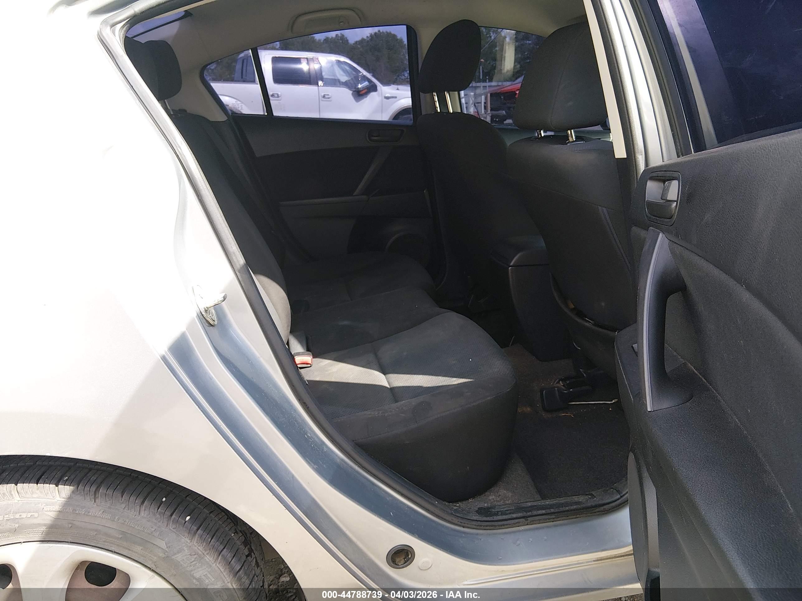 MAZDA MAZDA3 image 8