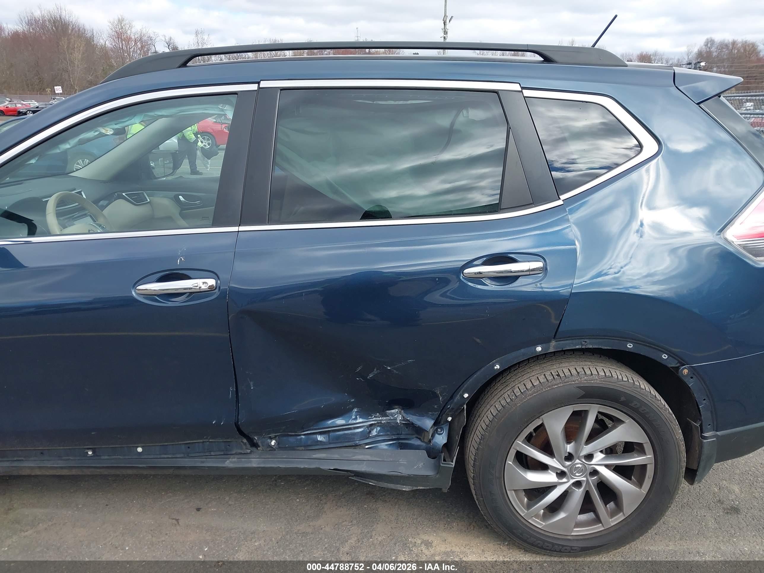 NISSAN ROGUE image 6