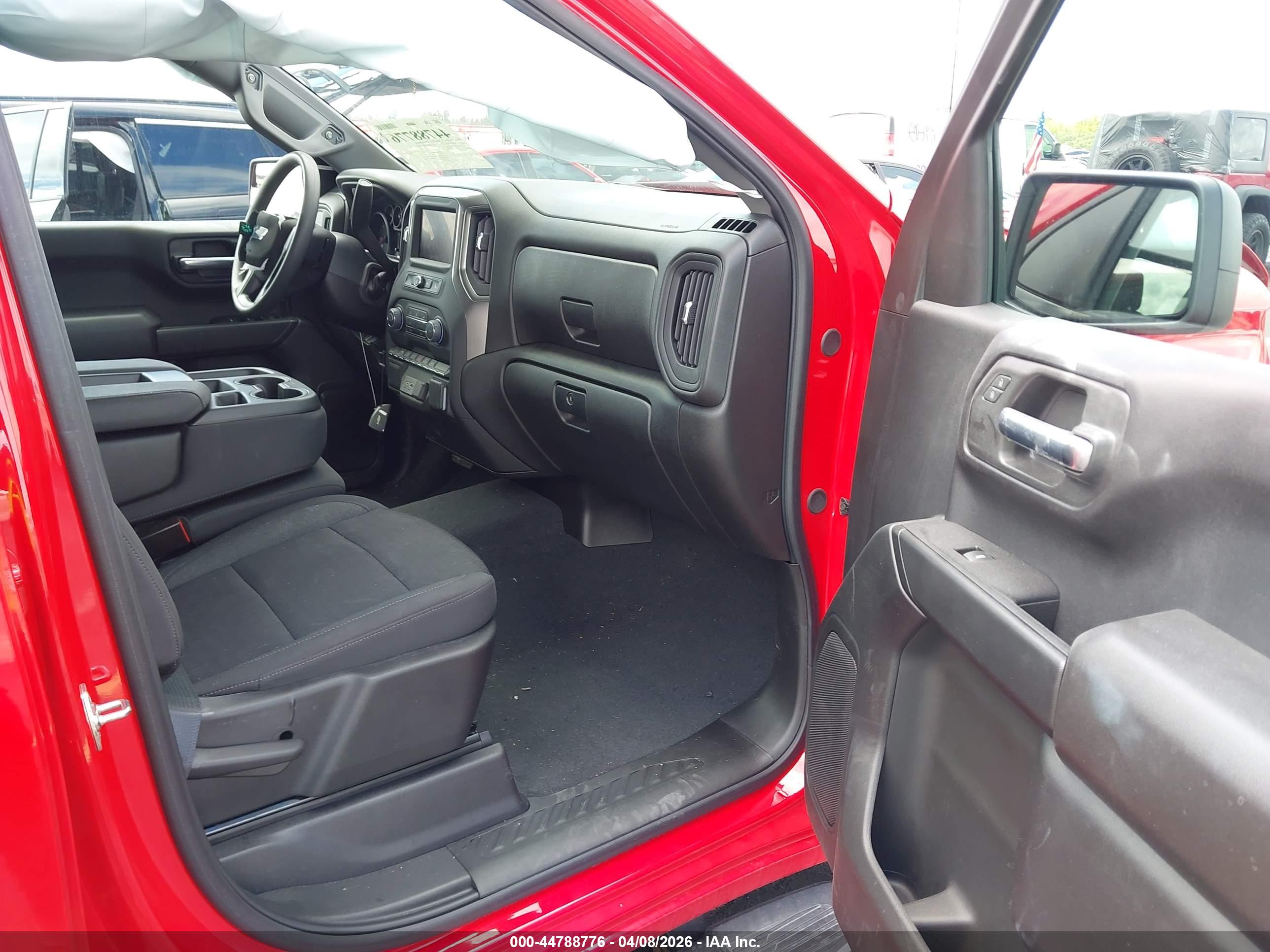 CHEVROLET SILVERADO image 5