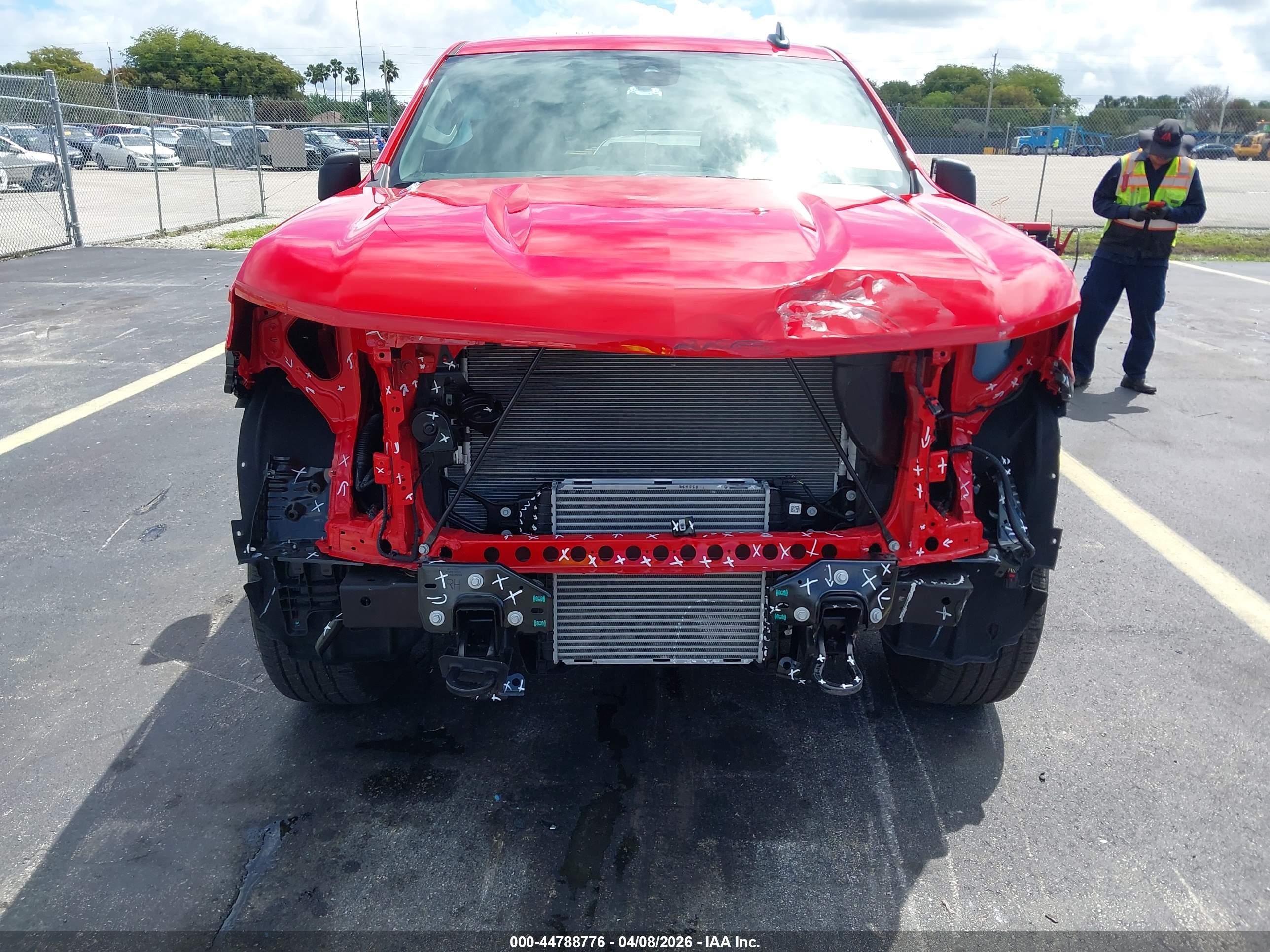 CHEVROLET SILVERADO image 6