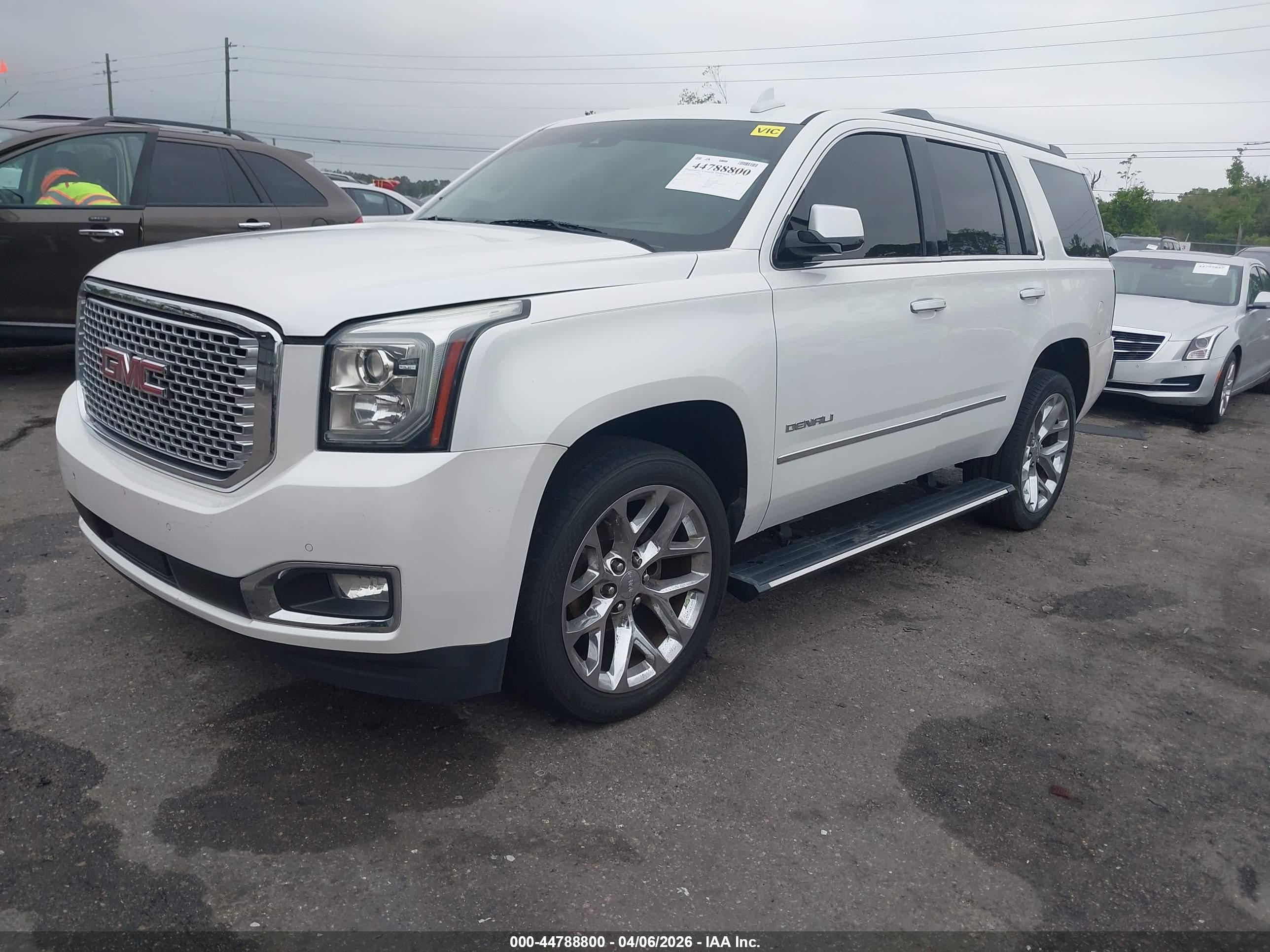 GMC YUKON image 2