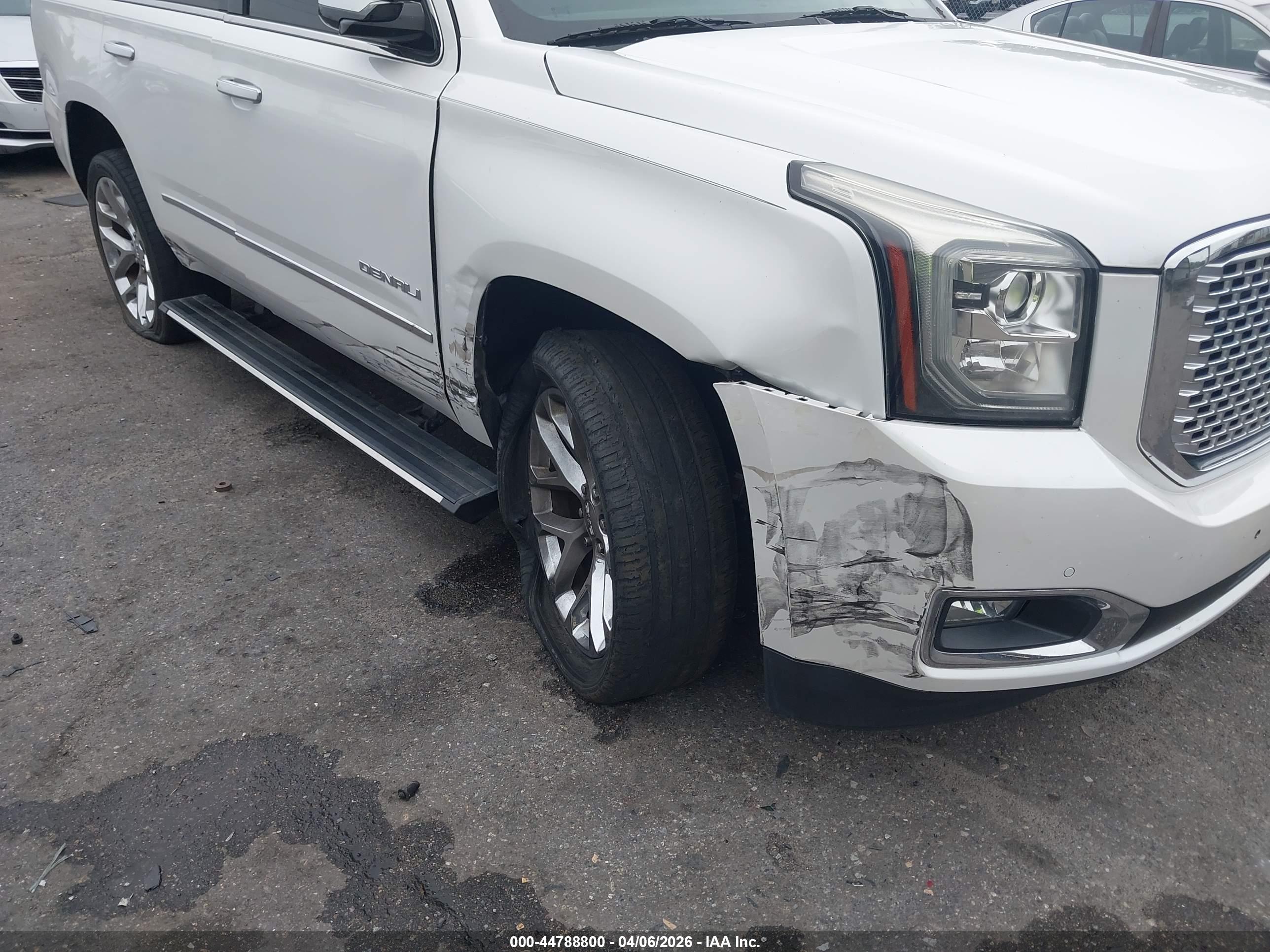 GMC YUKON image 6