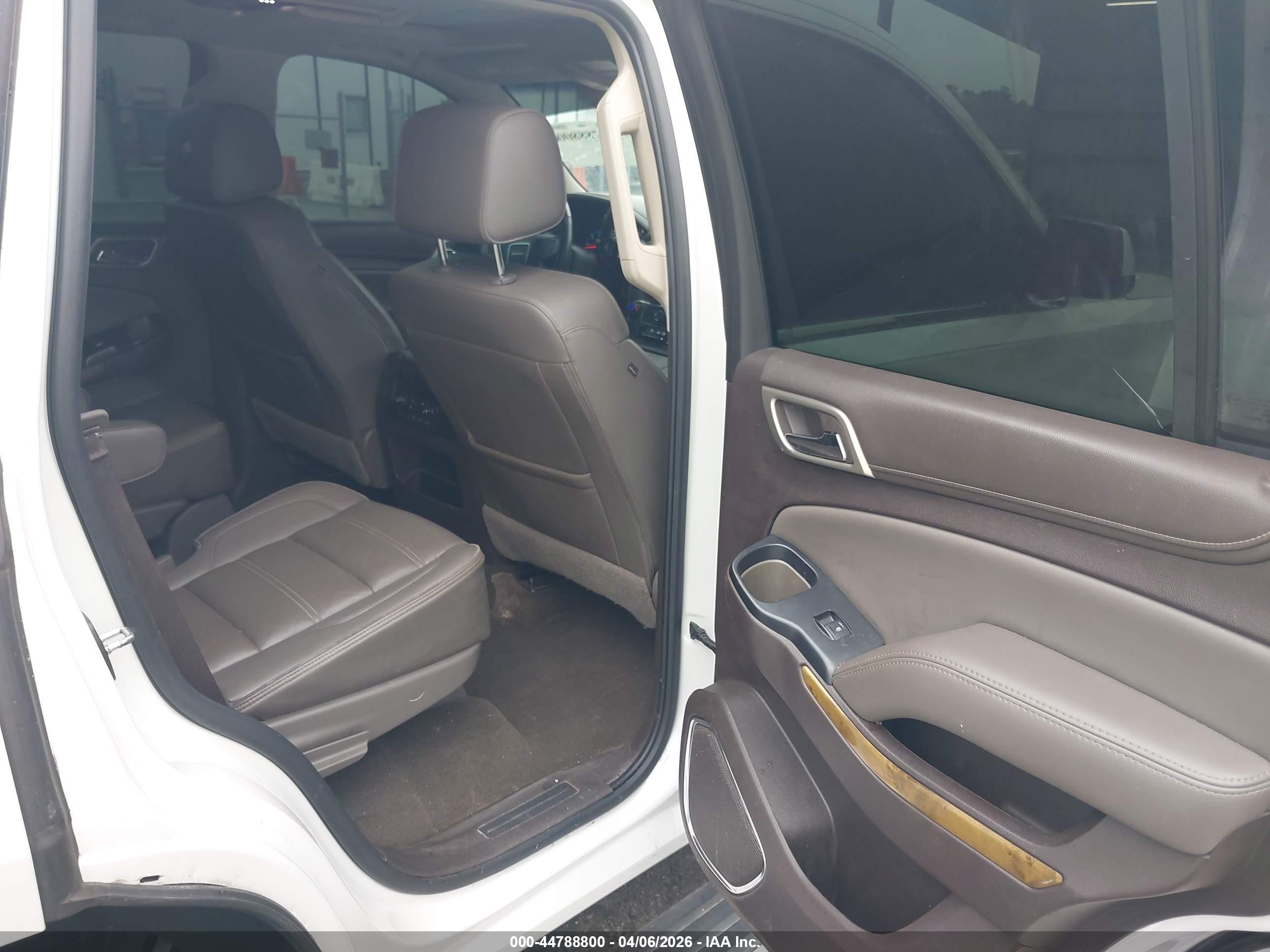 GMC YUKON image 8