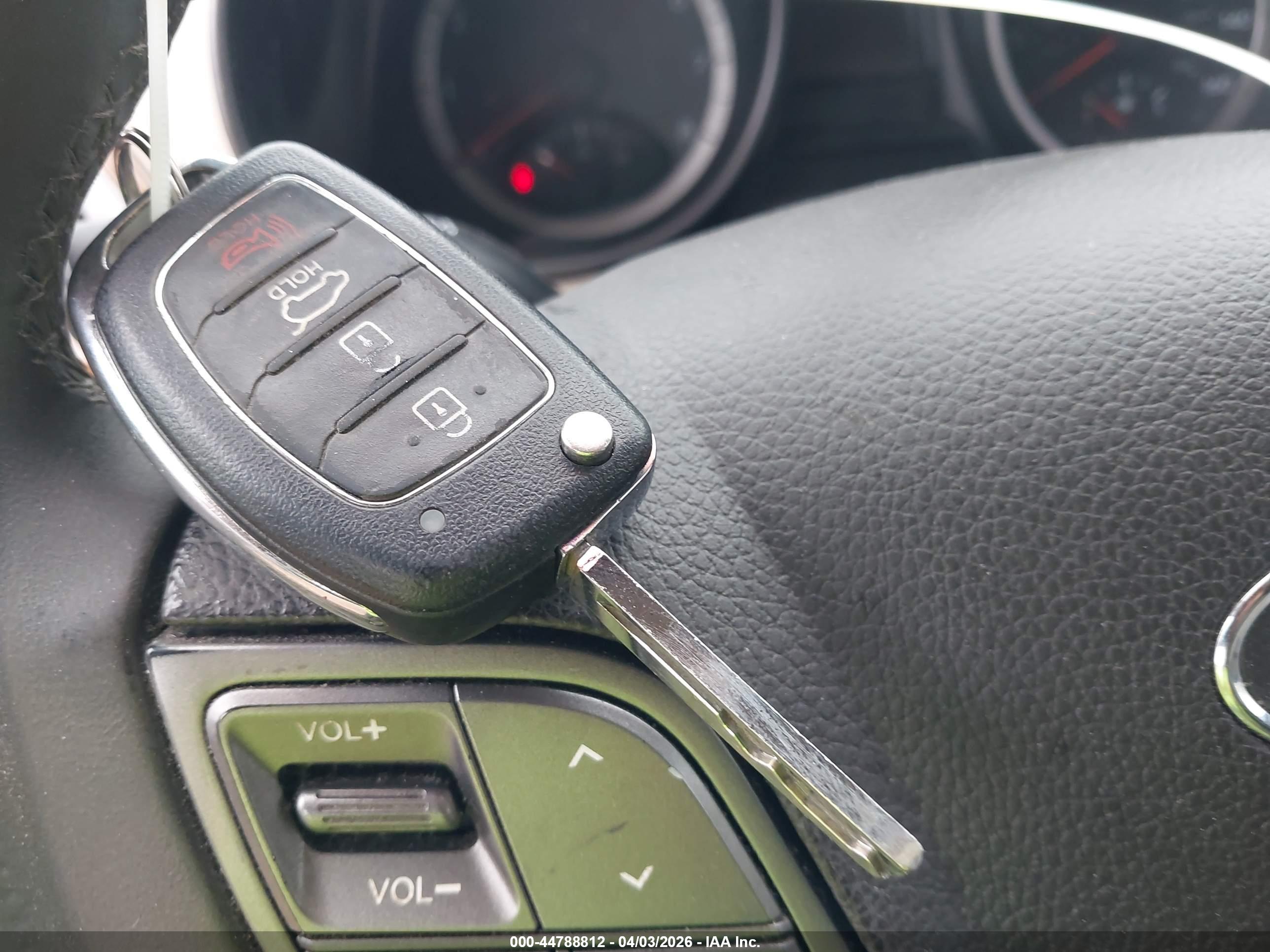 HYUNDAI SANTA image 11