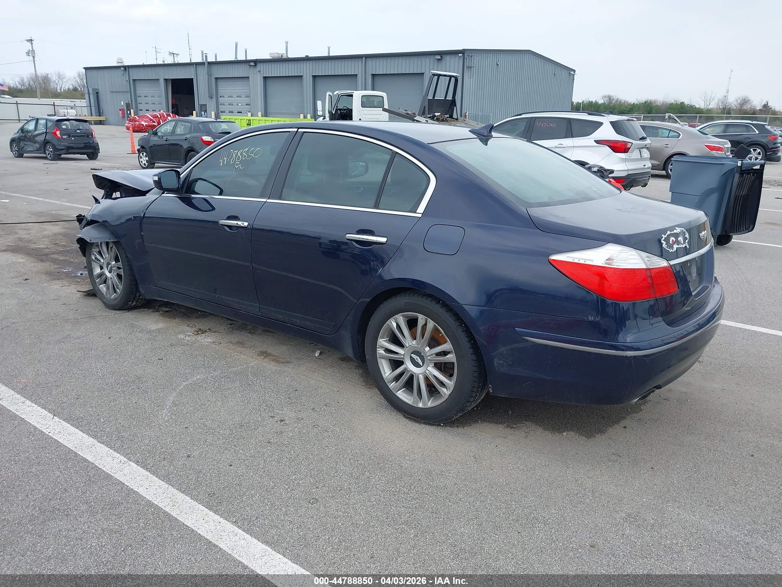 HYUNDAI GENESIS image 3