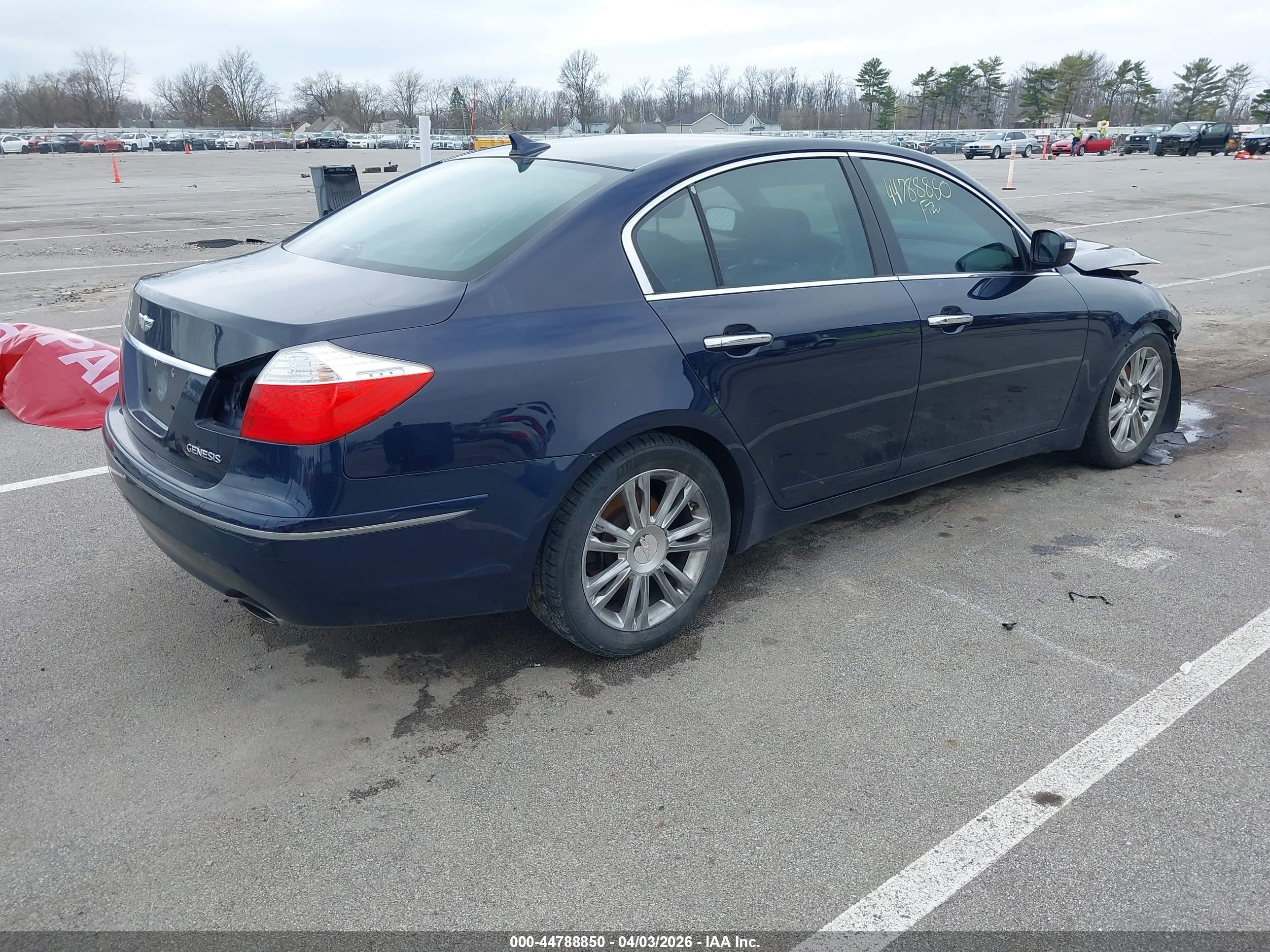 HYUNDAI GENESIS image 4