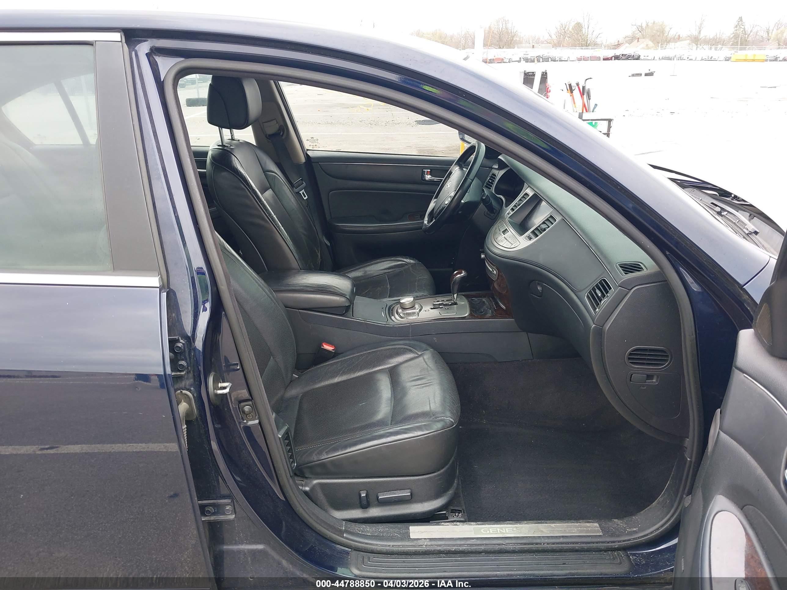 HYUNDAI GENESIS image 5