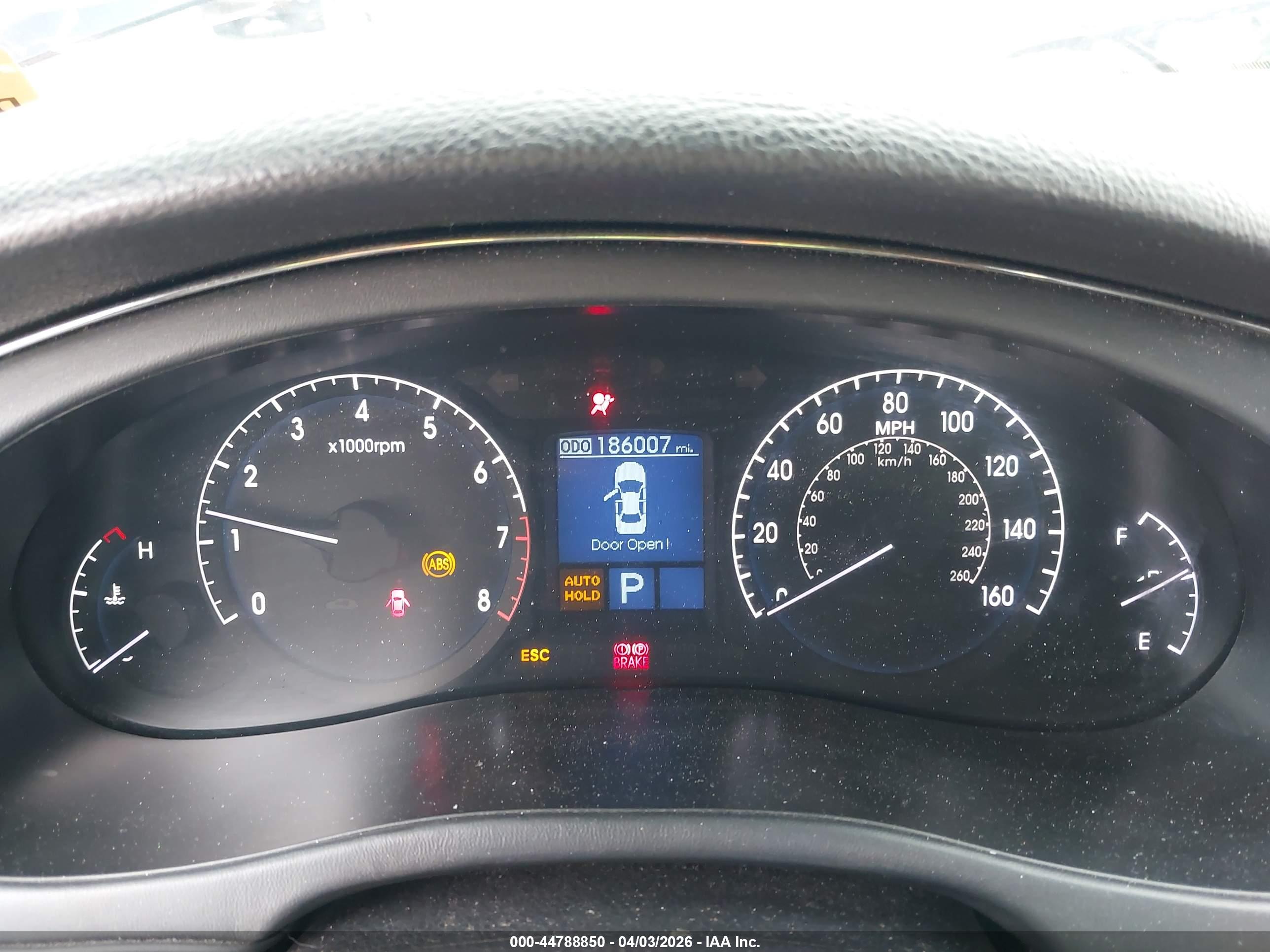 HYUNDAI GENESIS image 7