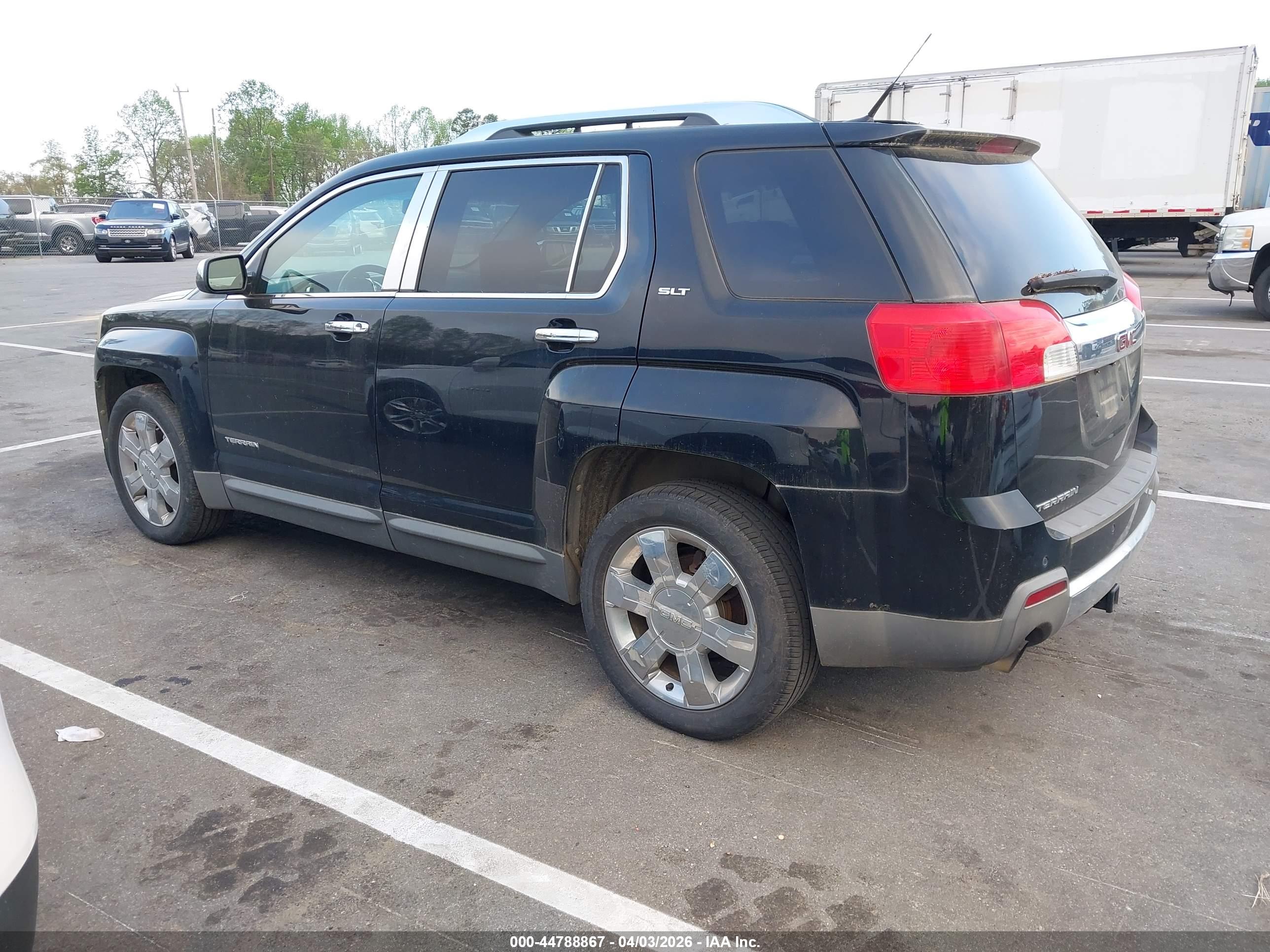 GMC TERRAIN image 3