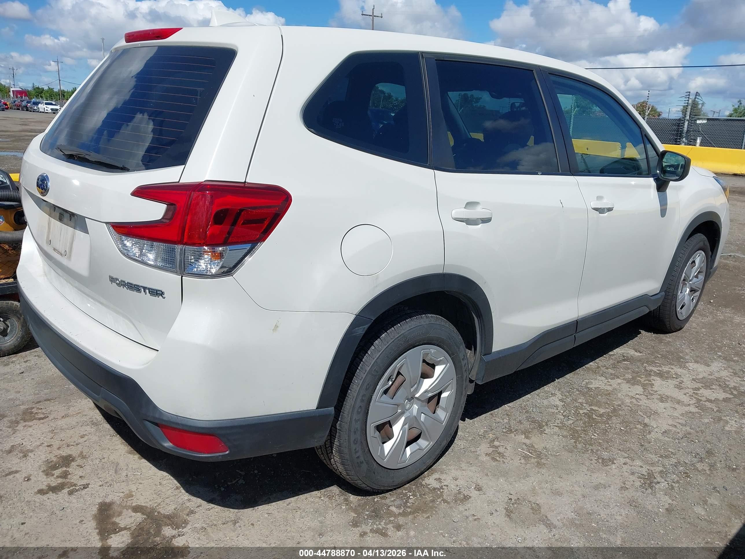 SUBARU FORESTER image 4