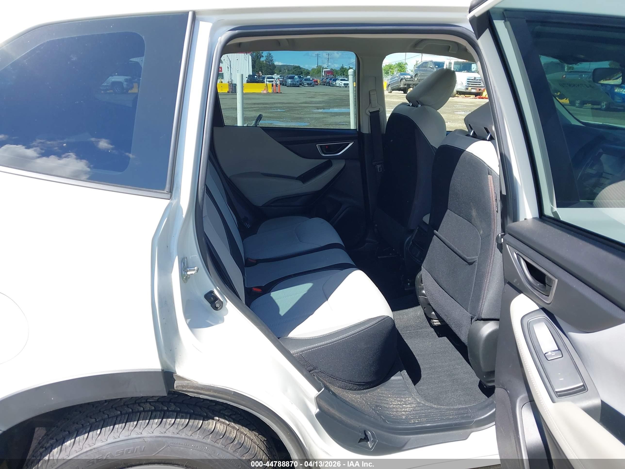 SUBARU FORESTER image 8